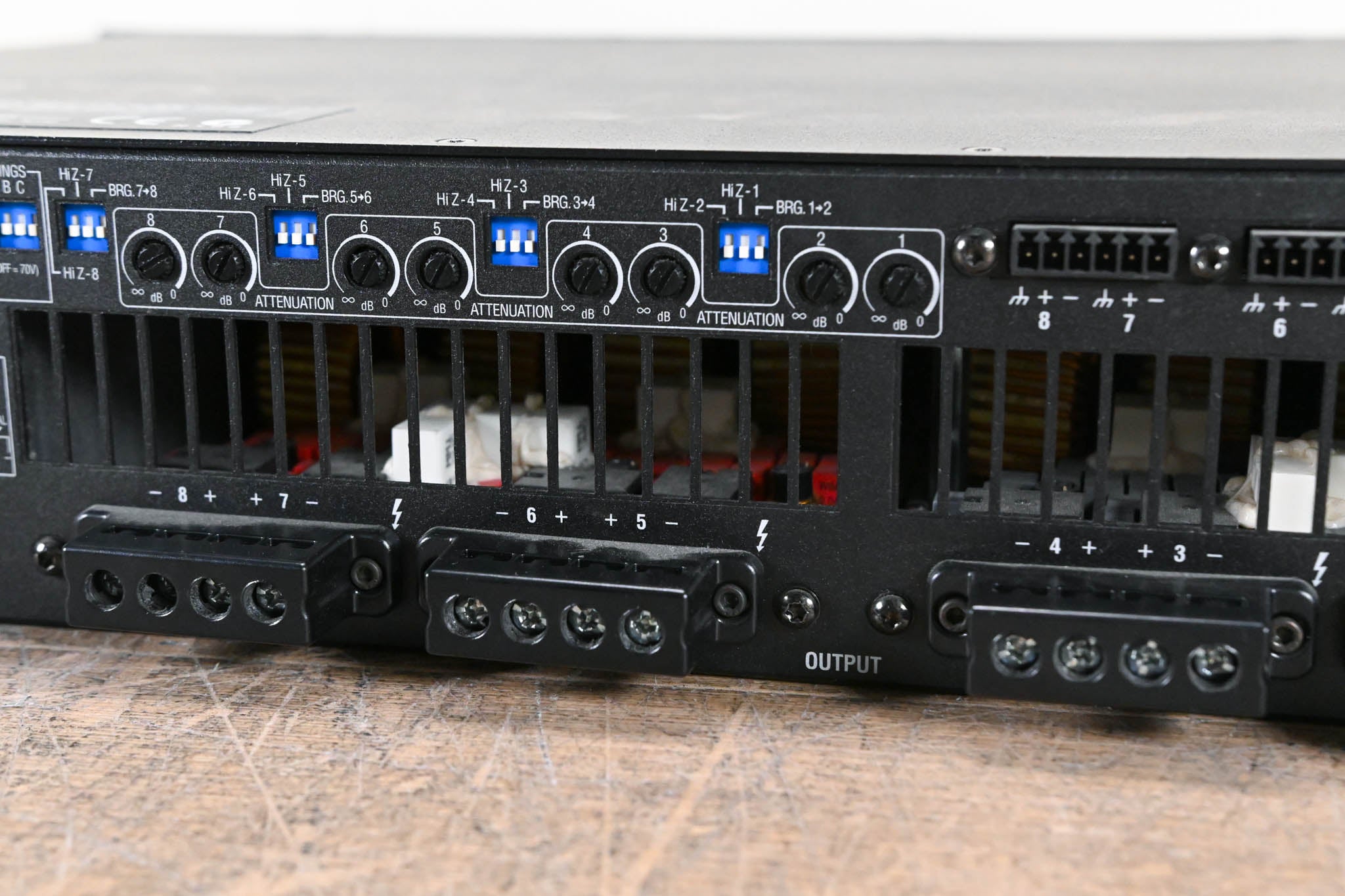 Crown DCi 8|300 DriveCore Install 8-Channel Power Amplifier