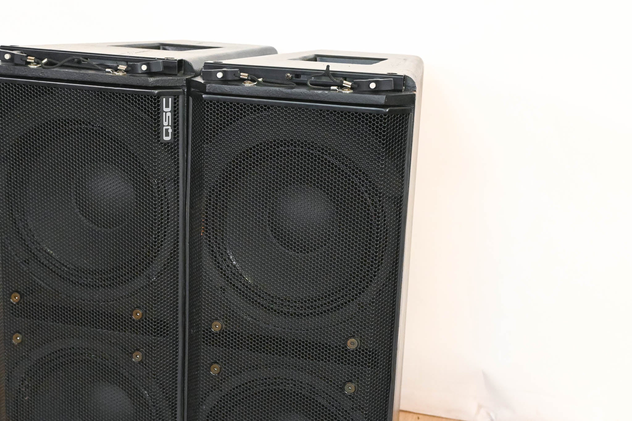 QSC WideLine-10 Dual 10-Inch Wide Line Array Speaker (PAIR)