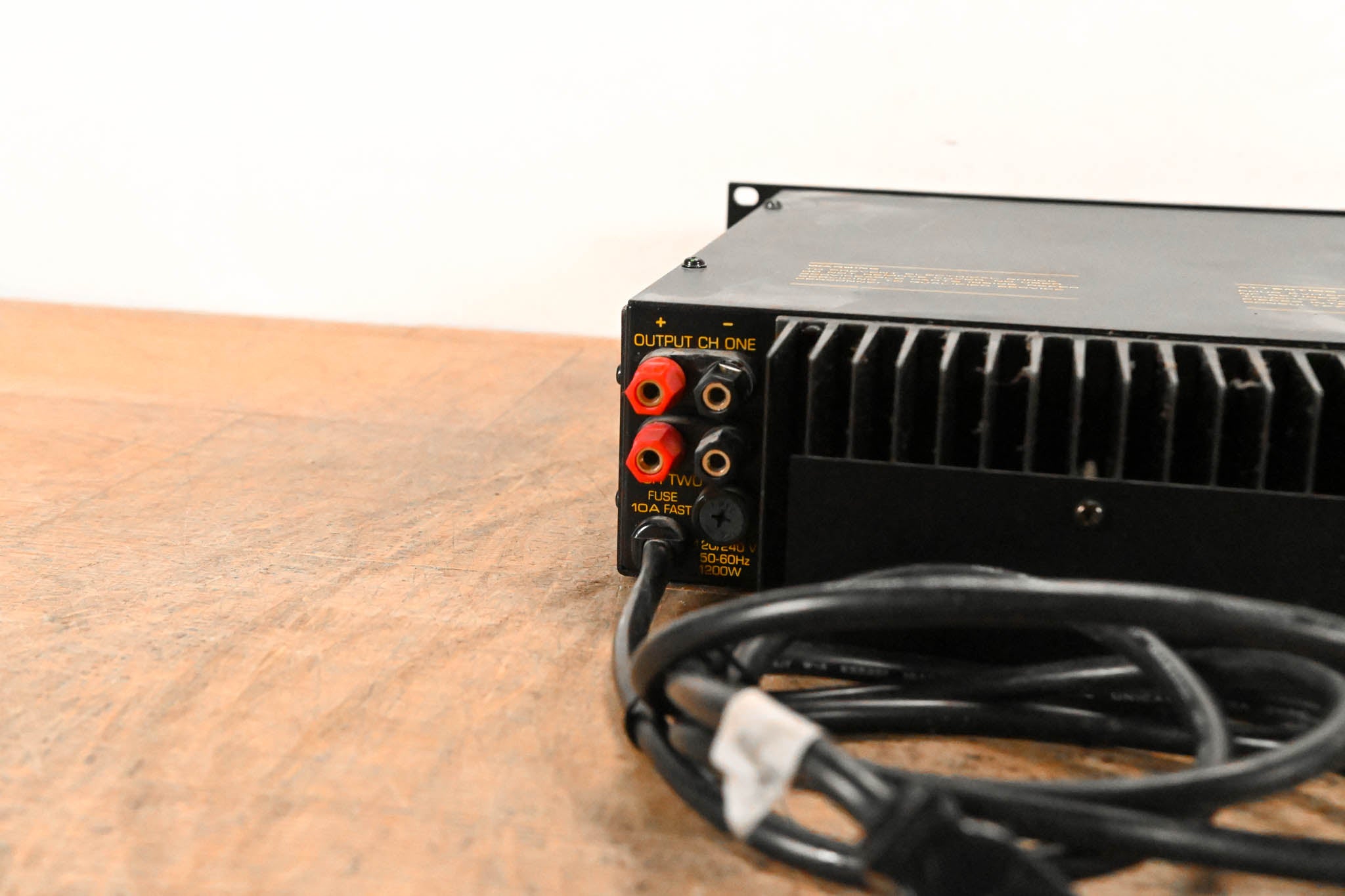 AB International 1650 2-Channel Power Amplifier