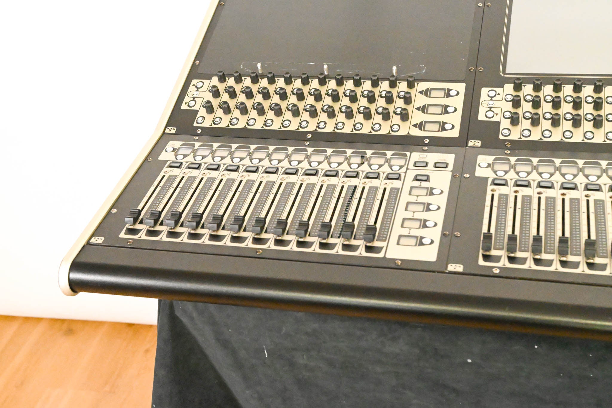 DiGiCo SD8 120-Channel Digital Mixing Console w/ Waves Card + ST Optical