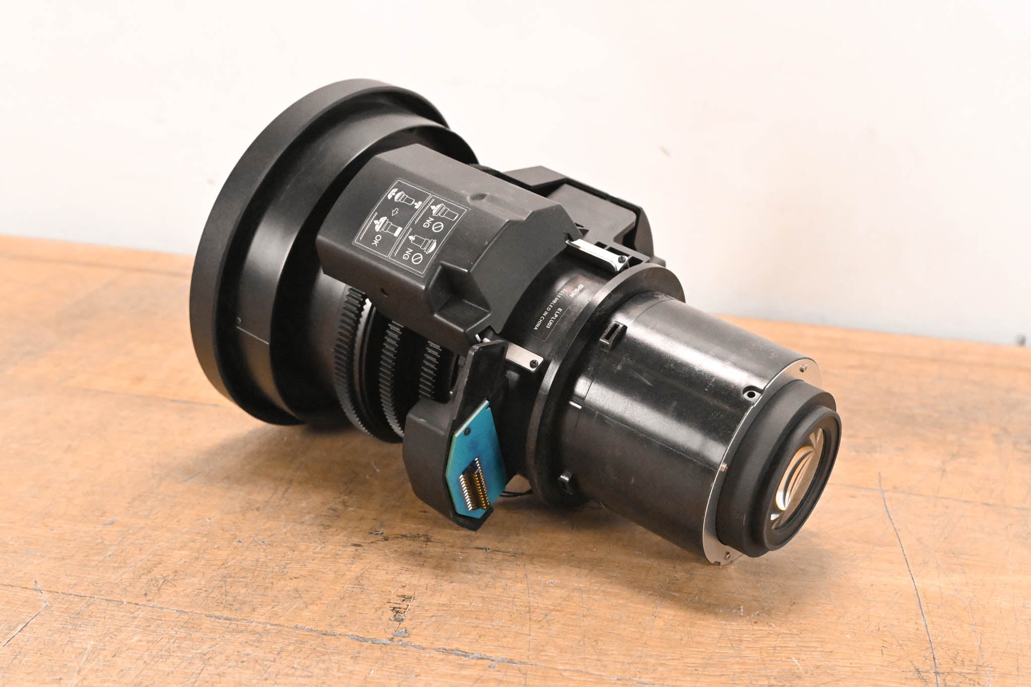 Epson ELPLU03 Wide Short Throw Zoom Lens #1