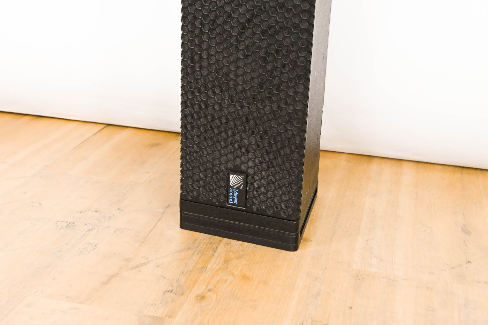 Meyer Sound M1D Ultra-Compact Curvilinear Array Loudspeaker