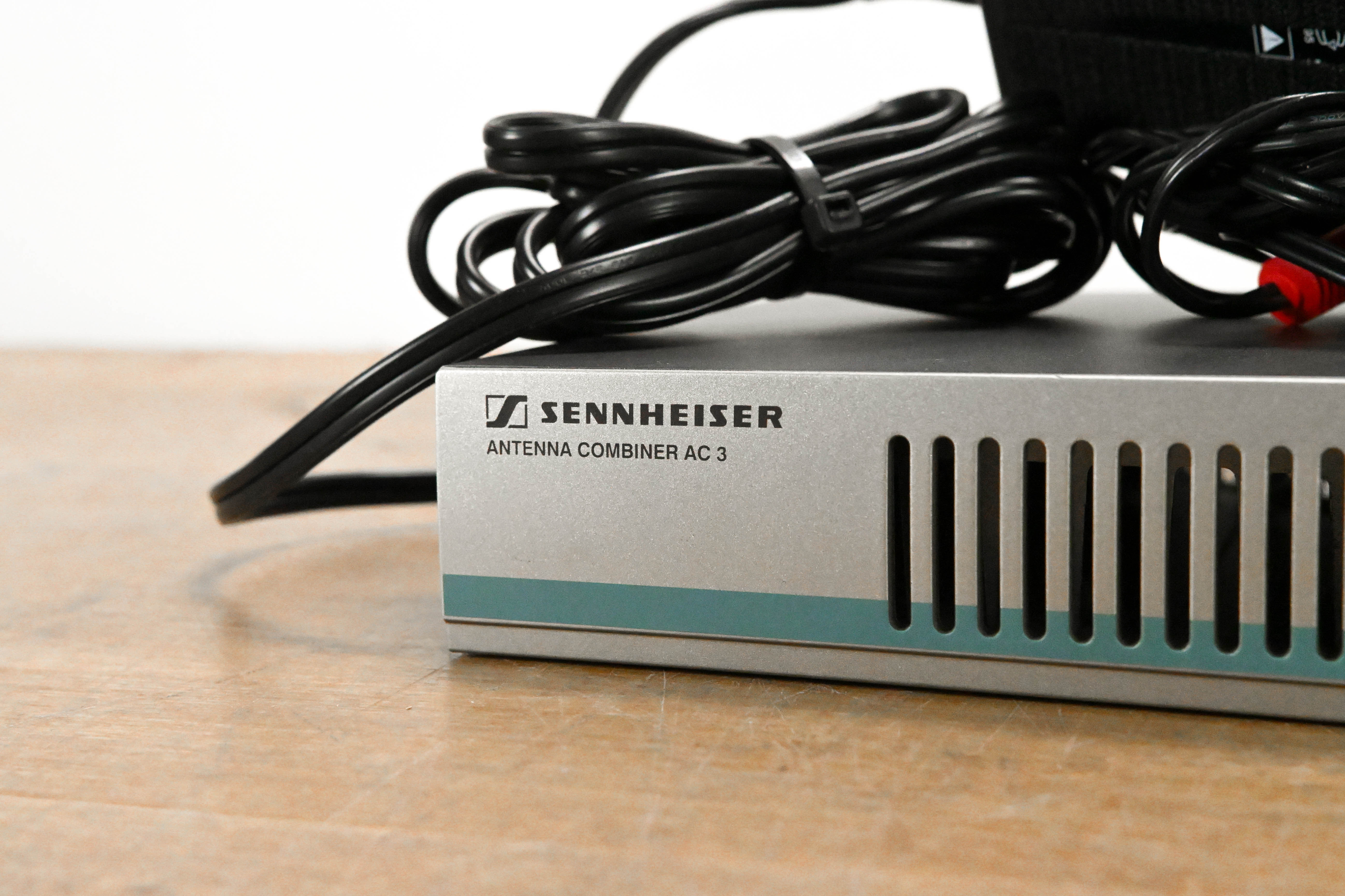 Sennheiser AC3 Antenna Combiner - 500-870 MHz