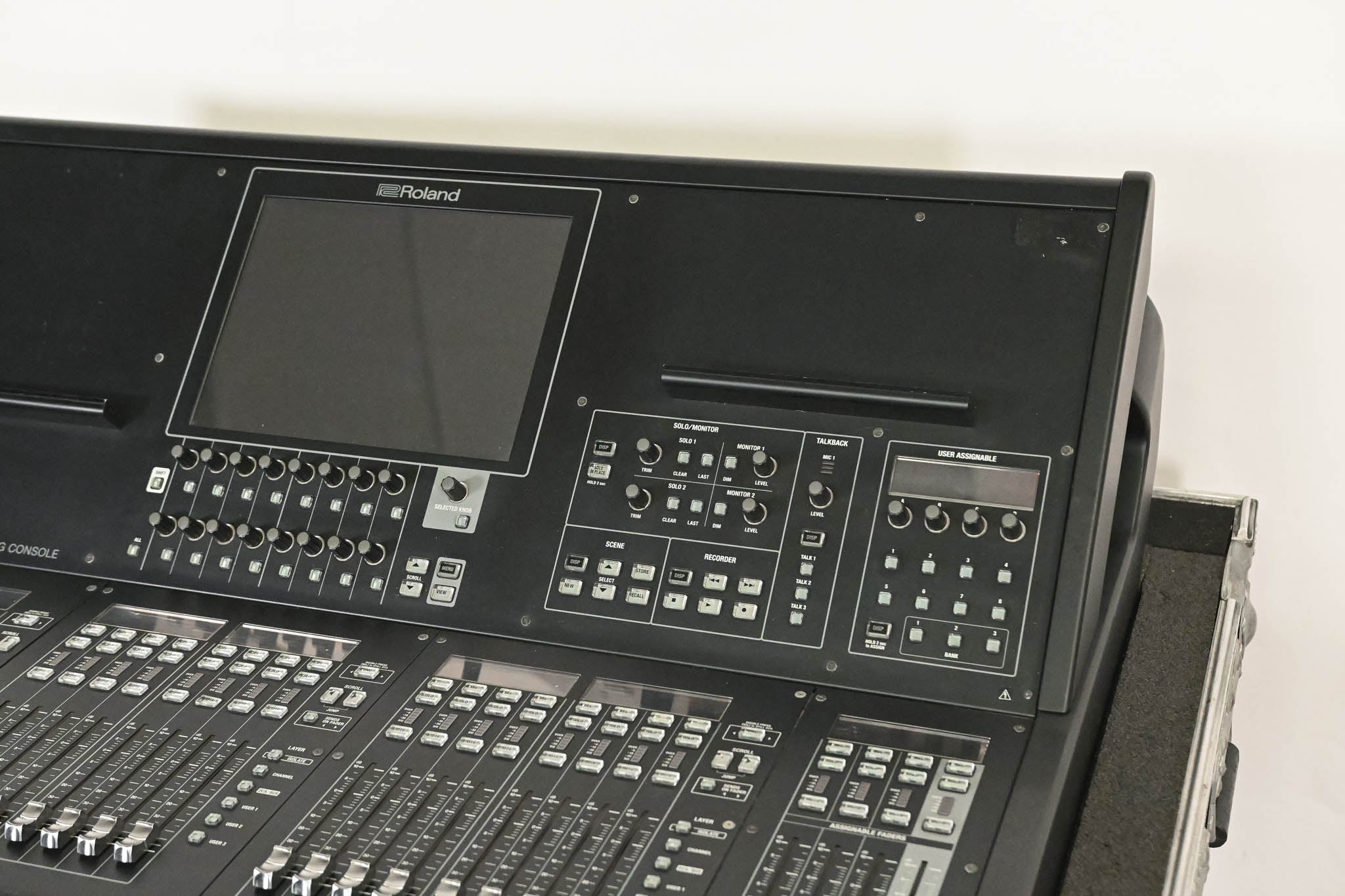 Roland M-5000 Live Mixing Console with Road Case CG01VM2