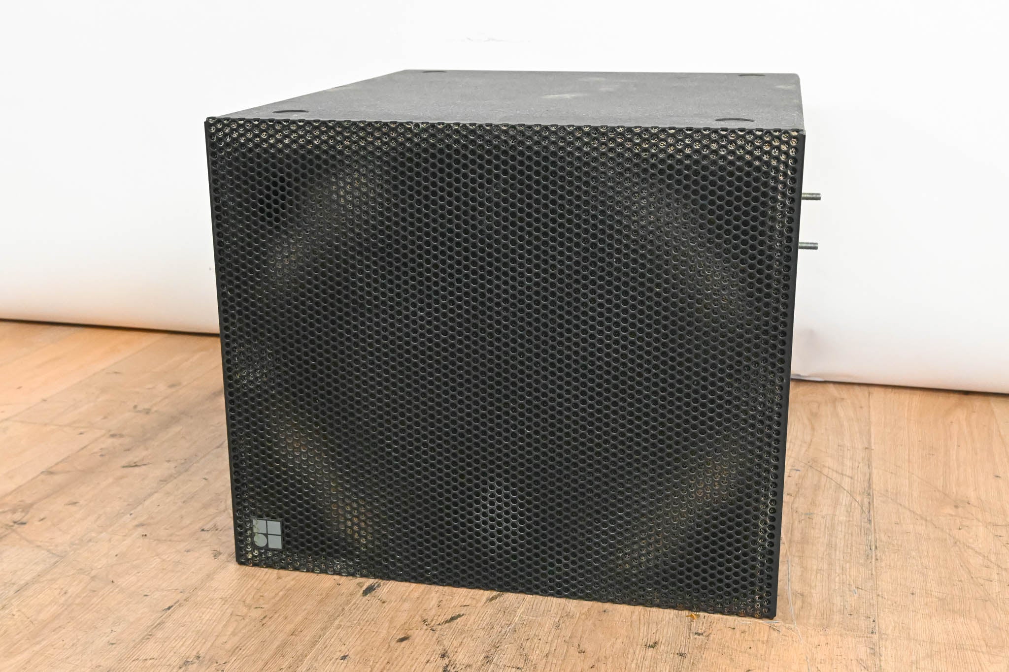 d&b audiotechnik Qi-SUB 18" Bass-Reflex Subwoofer