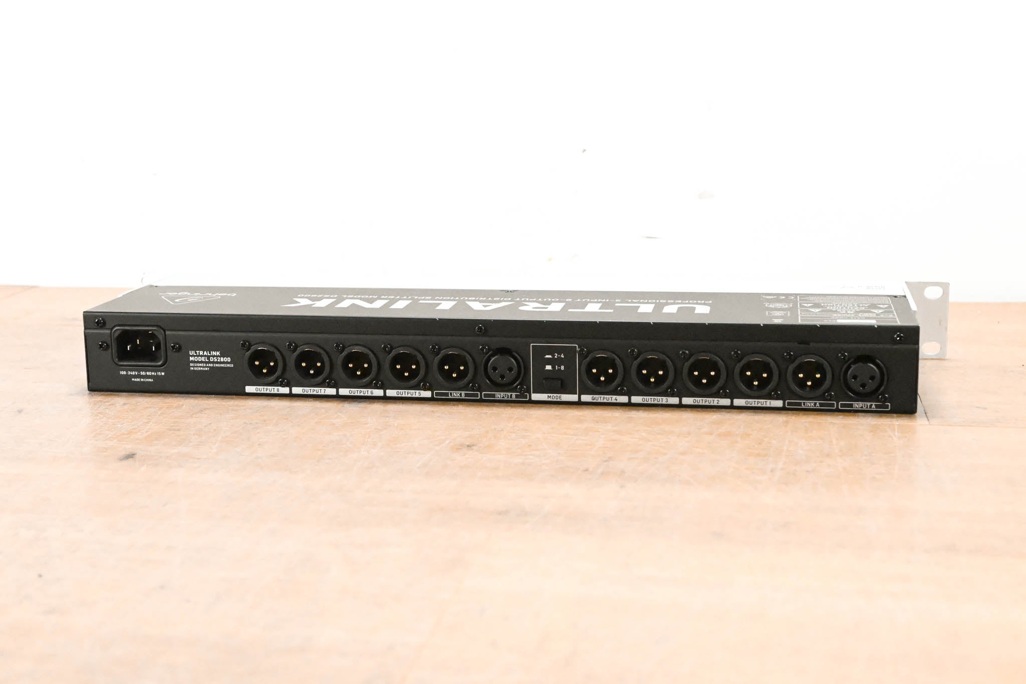 Behringer ULTRALINK DS2800 2-Input 8-Output Distribution Splitter
