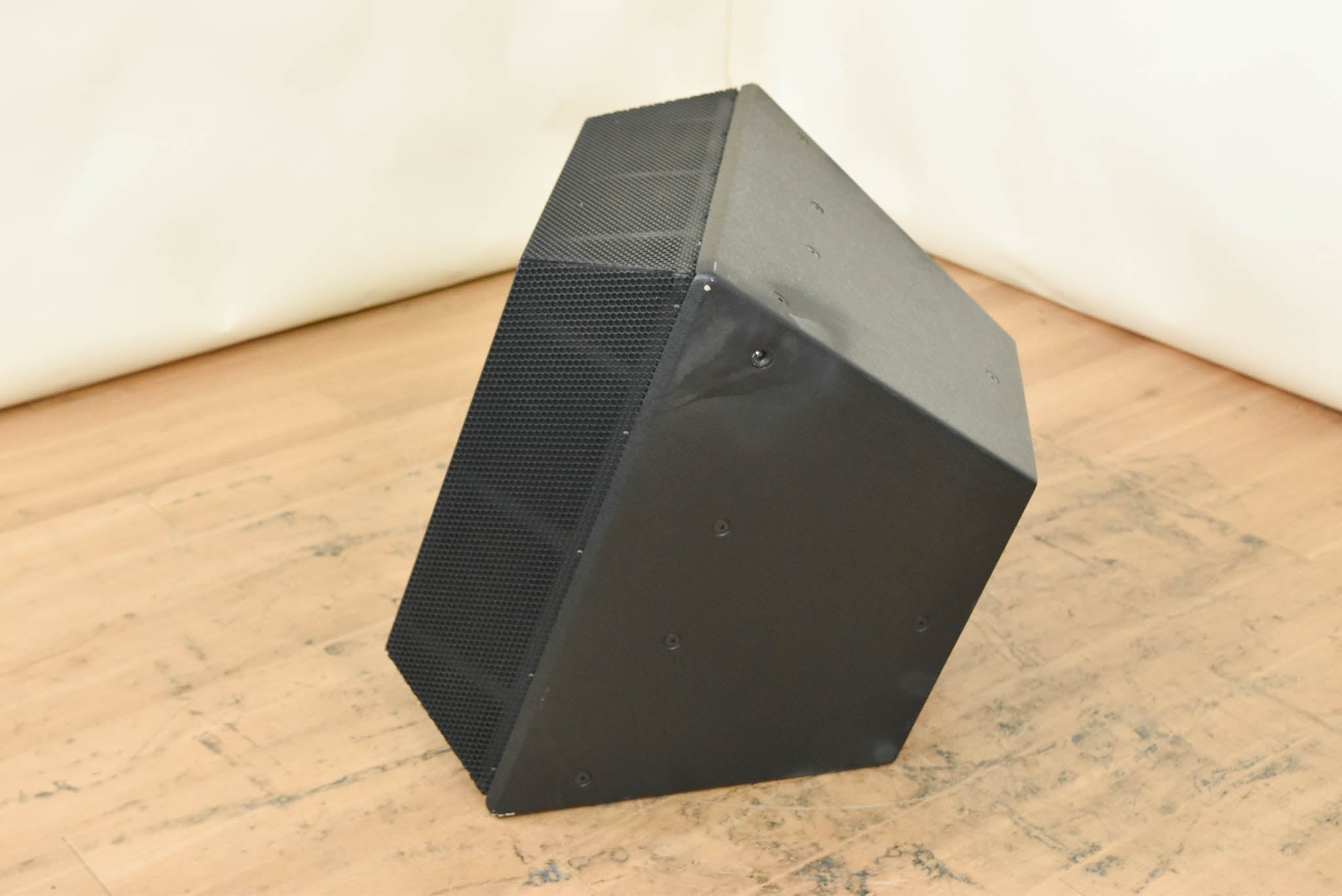 EAW QX566i 3-Way Trapezoidal Loudspeaker 60° × 60°