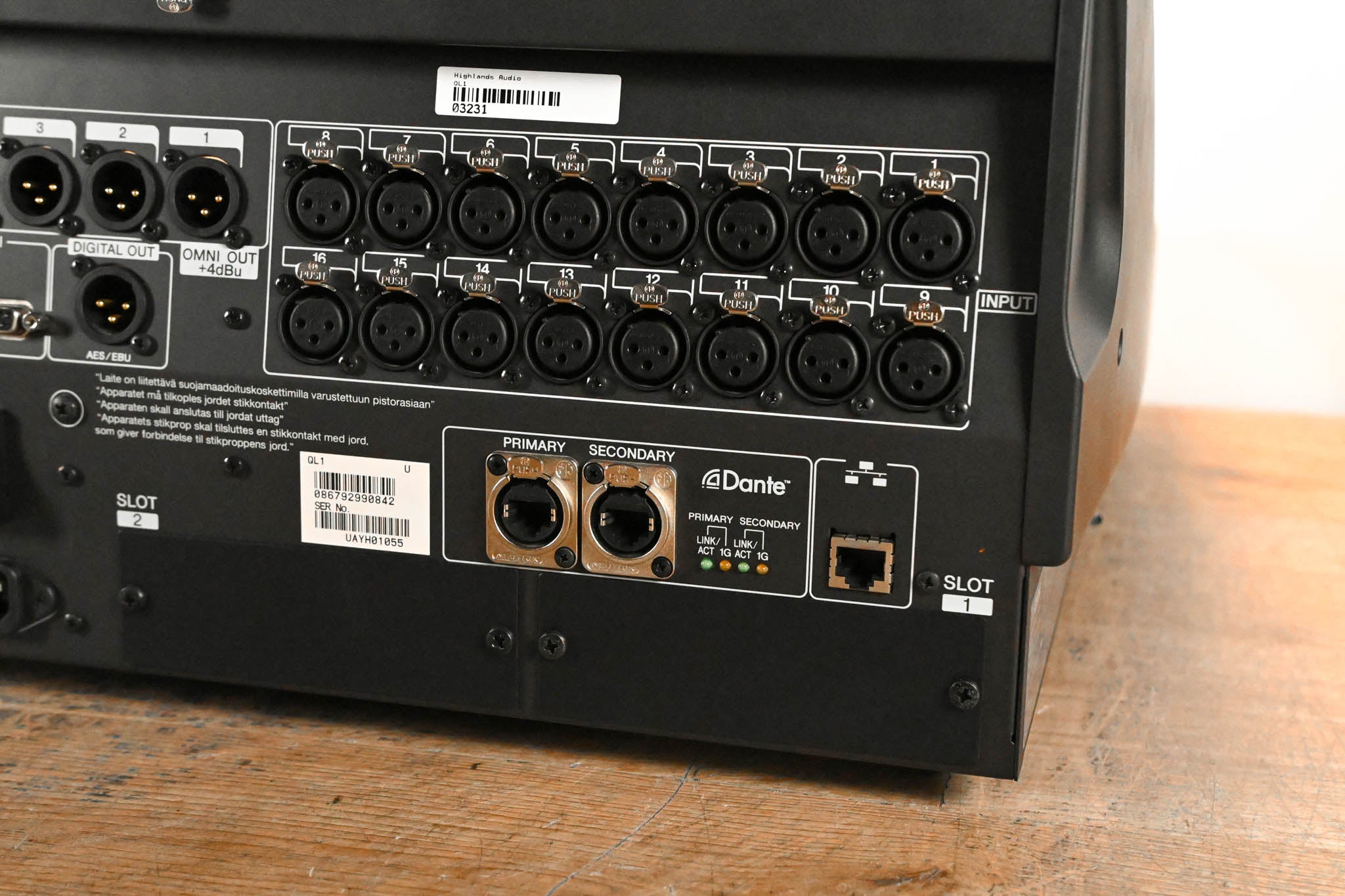 Yamaha QL1 16-Input / 8-Output Digital Mixing Console