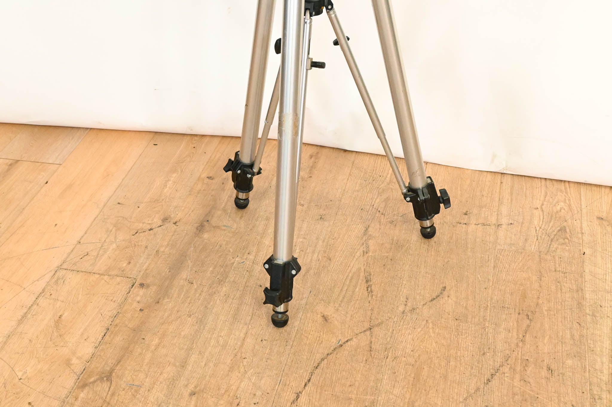 Manfrotto/Bogen 3068 Video Tripod with 3066 Fluid Head