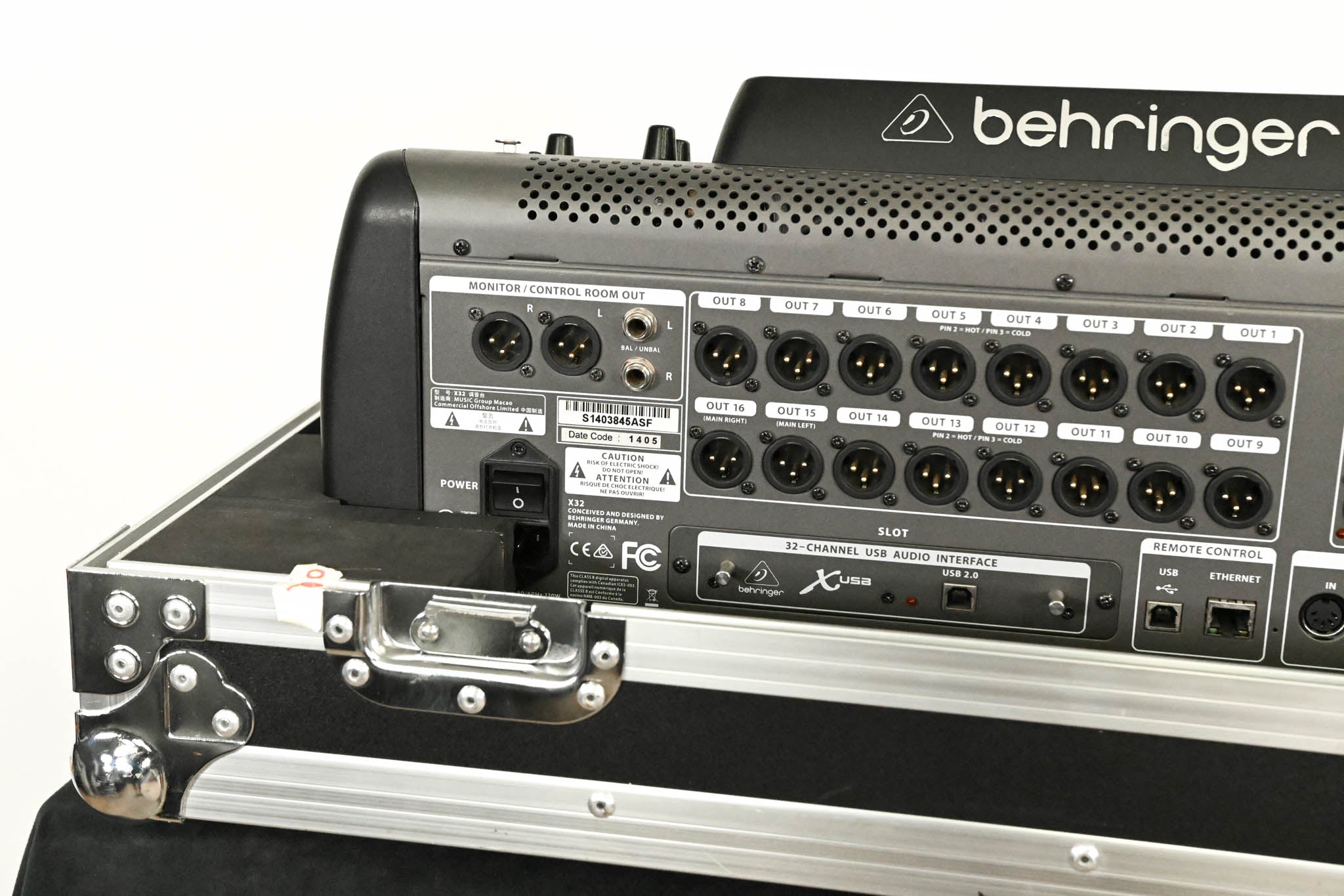 Behringer X32 40-Channel Digital Mixing Console with Road Case