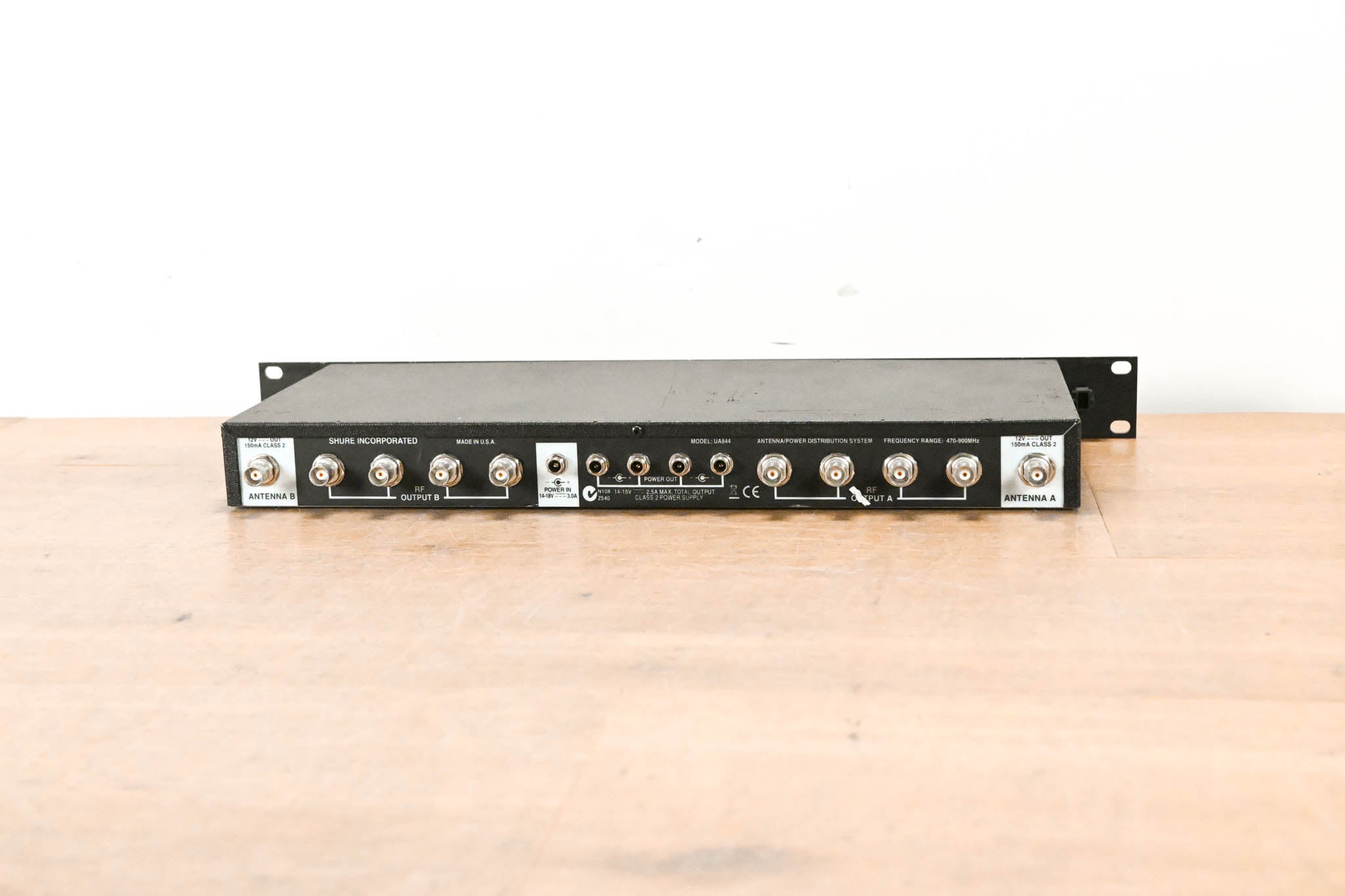 Shure UA844 Antenna Distribution System - 470-900 MHz (NO POWER SUPPLY)