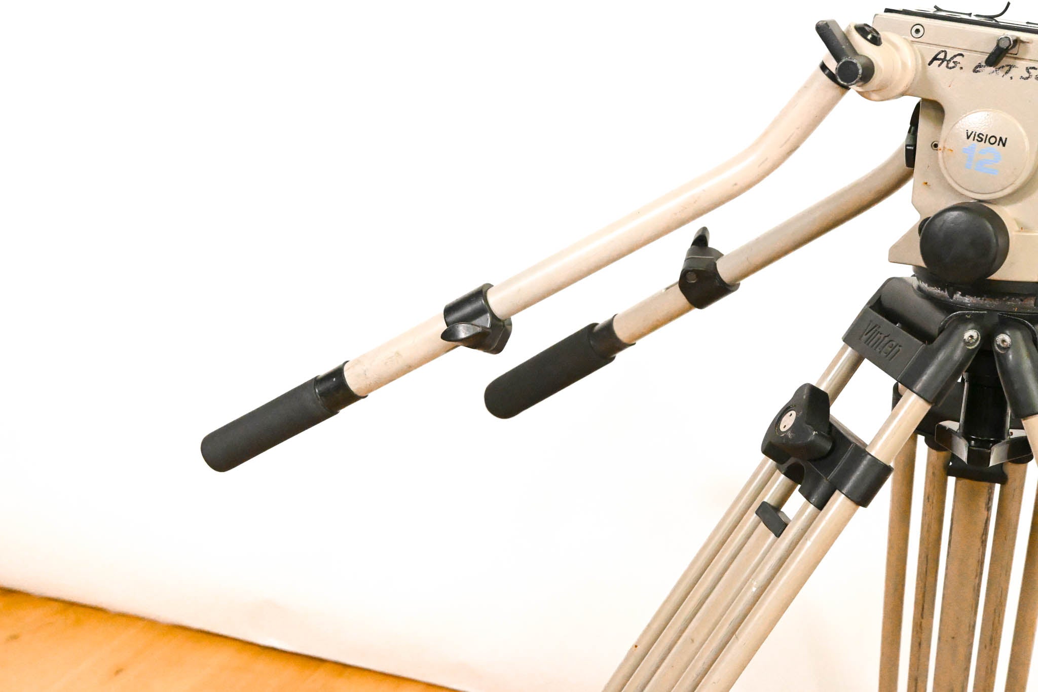 Vinten Vision 12 SD Fluid Head with Aluminum Tripod