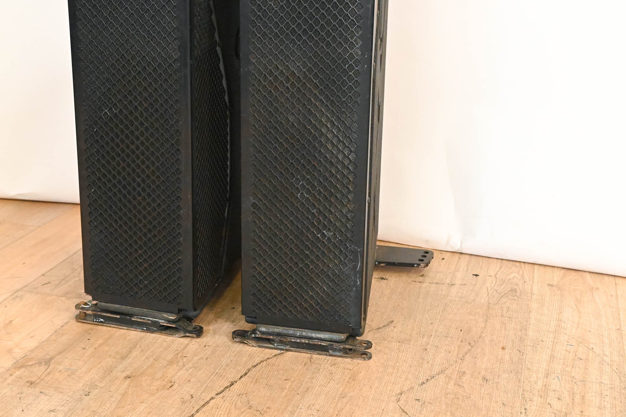 Soundbridge Xyon 7208XY Compact Line-Array Speaker (PAIR)