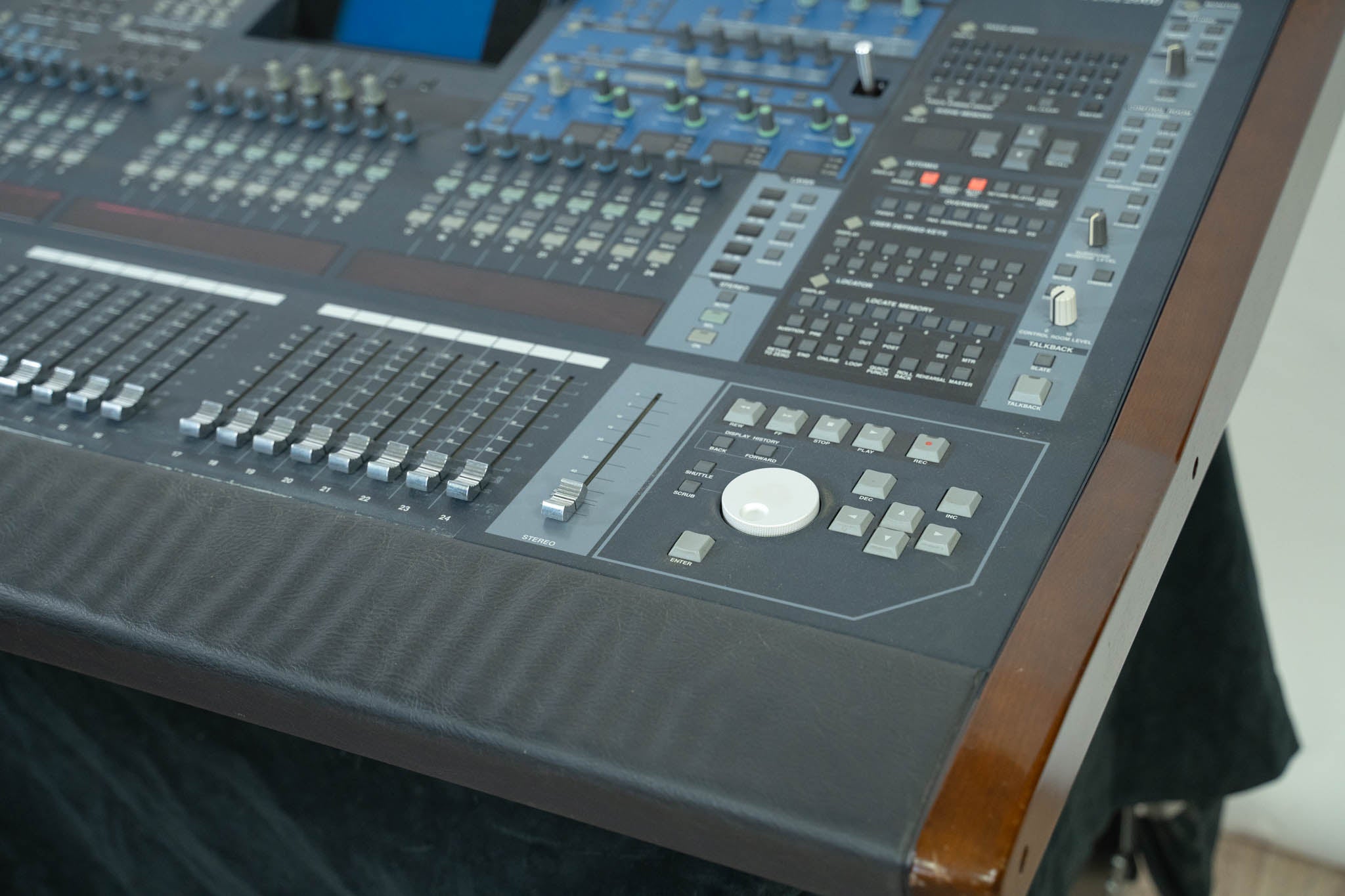 Yamaha DM2000 24-Channel Digital Audio Mixing Console