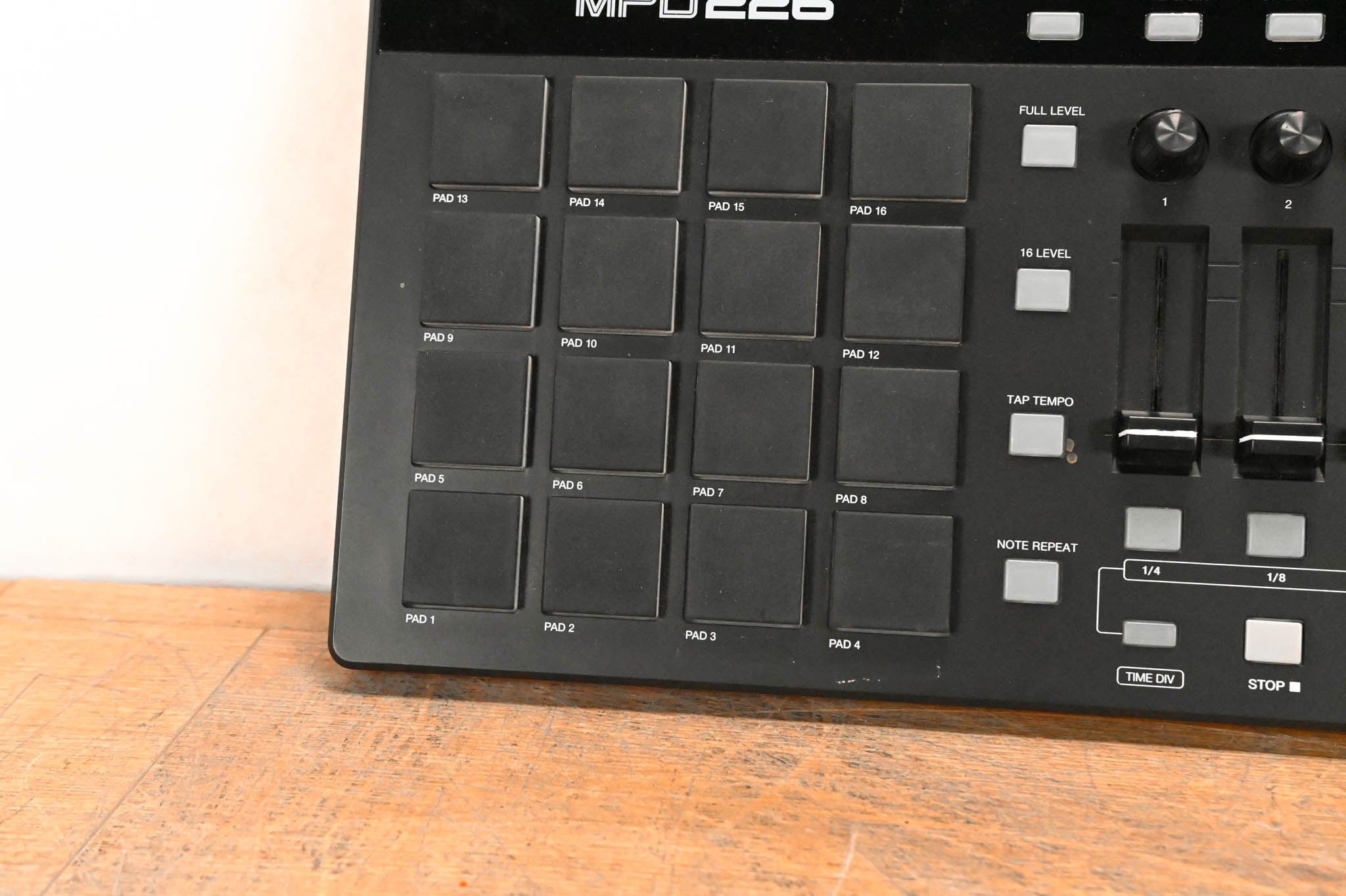 Akai MPD226 Midi Pad Controller (NO POWER SUPPLY)