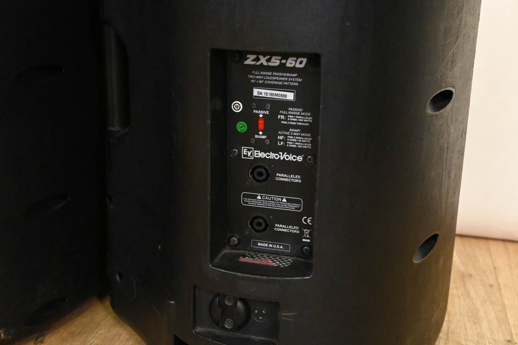 Electro-Voice (EV) ZX5-60 15" Passive 600W Speaker (PAIR) w/ Road Case