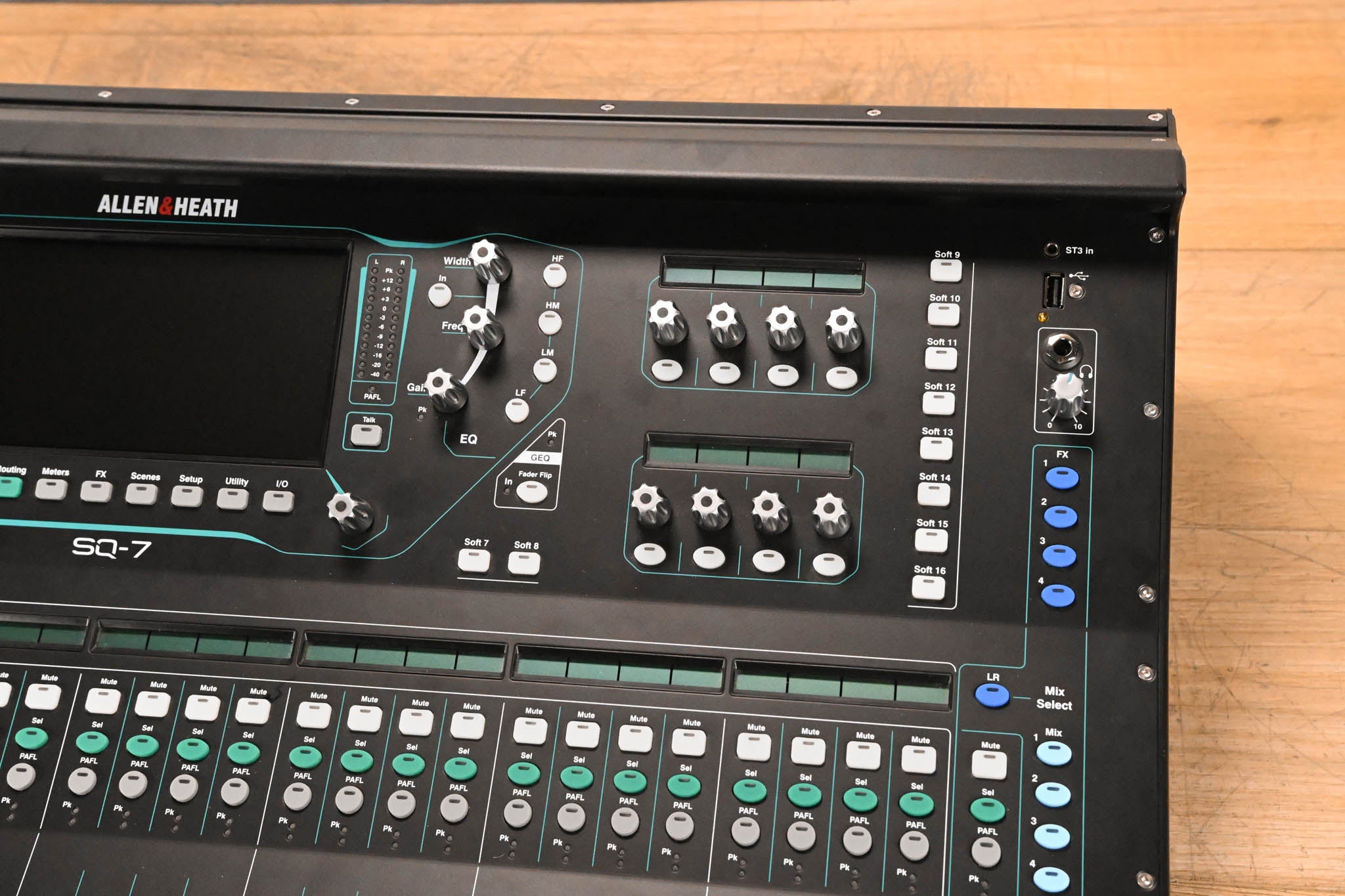 Allen & Heath SQ-7 48-Channel / 36-Bus Digital Mixer