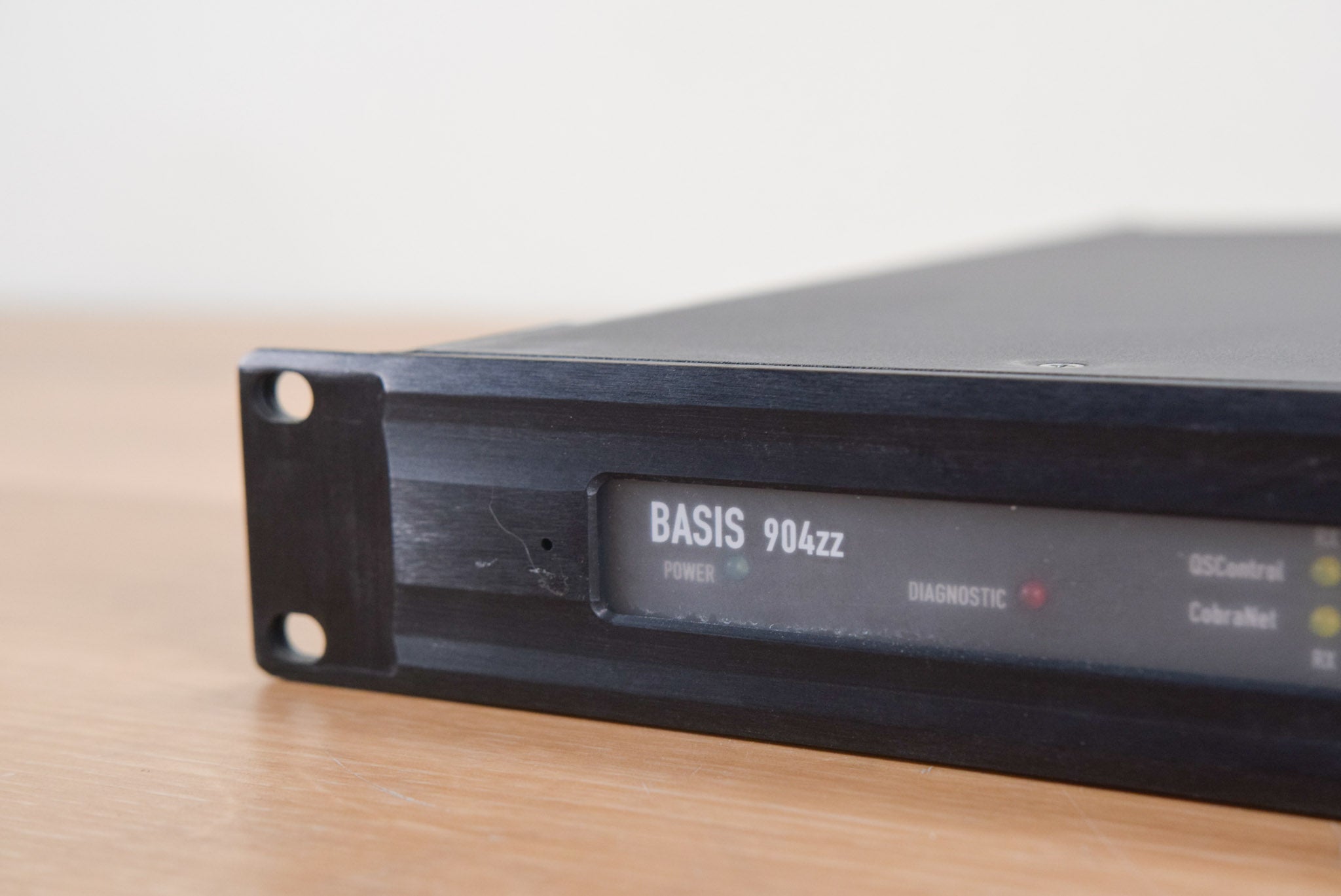 QSC Basis 904zz Amplifier/Loudspeaker Control Processor