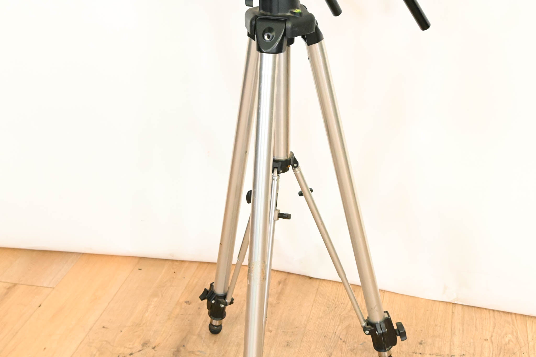 Manfrotto/Bogen 3068 Video Tripod with 3066 Fluid Head