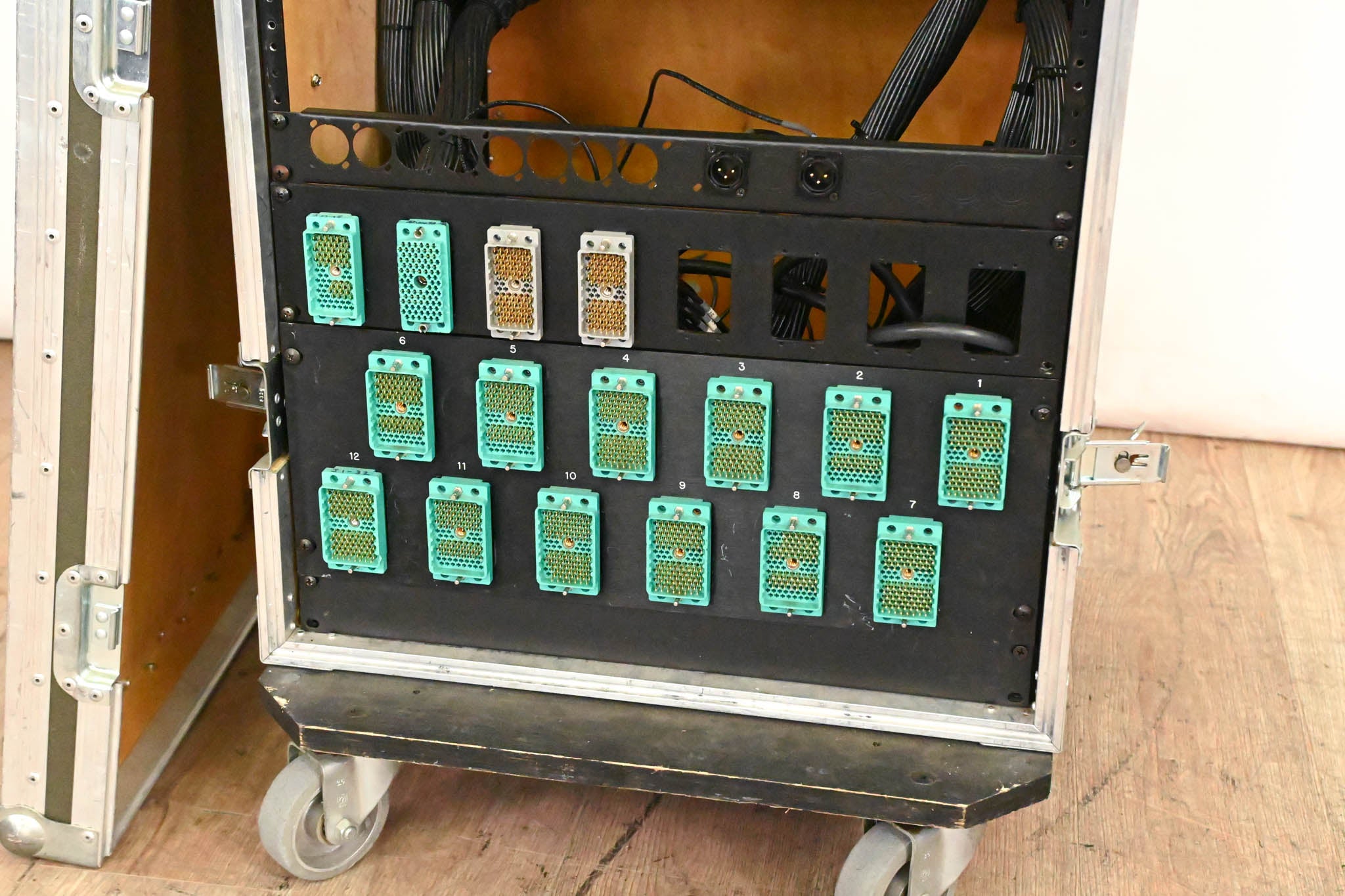 ADC 5x 96-Point TT Patchbay Rack w/ Elco I/O – 16U Rolling Case