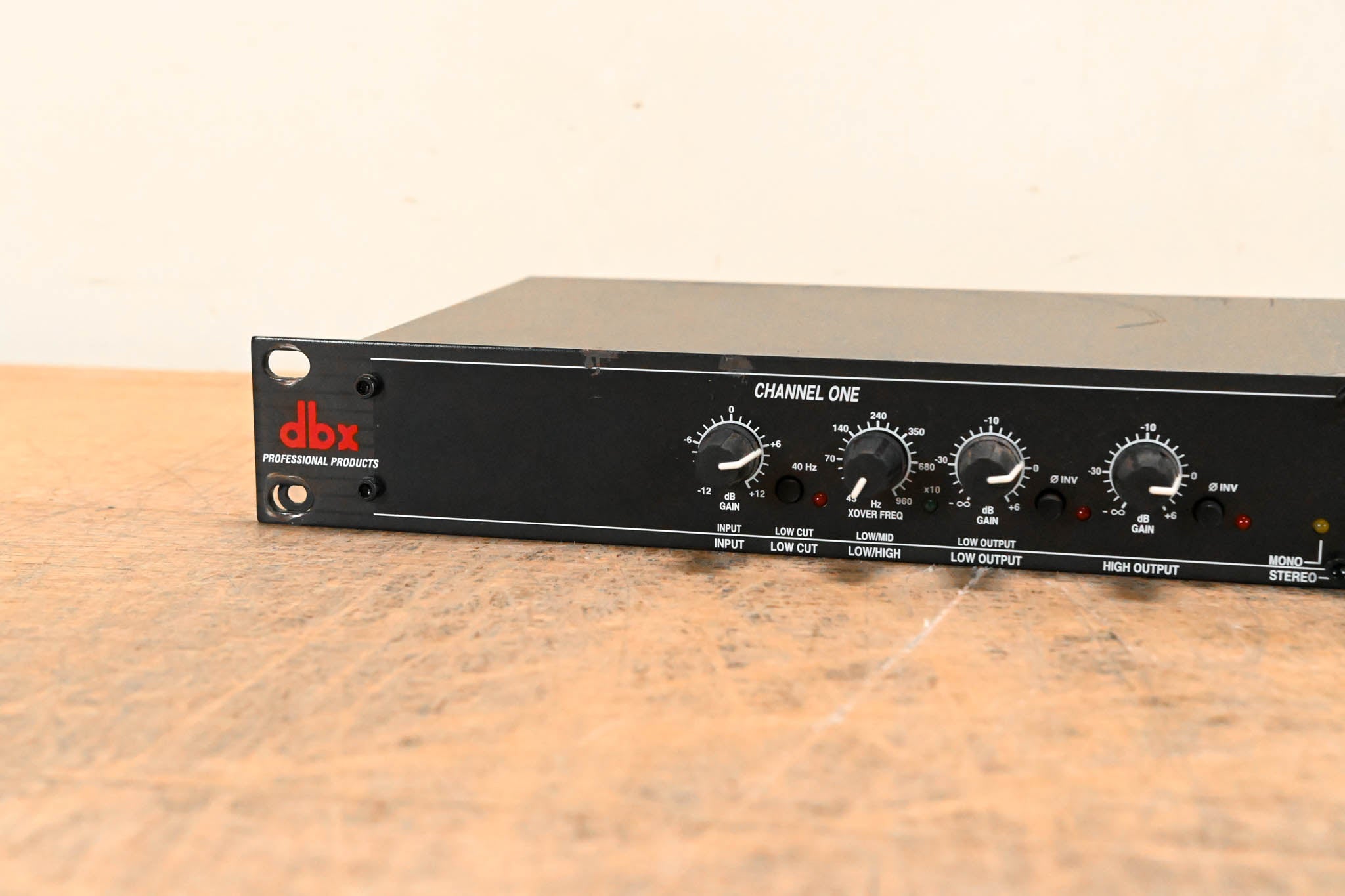 dbx 223XL Stereo 2-Way / Mono 3-Way Crossover