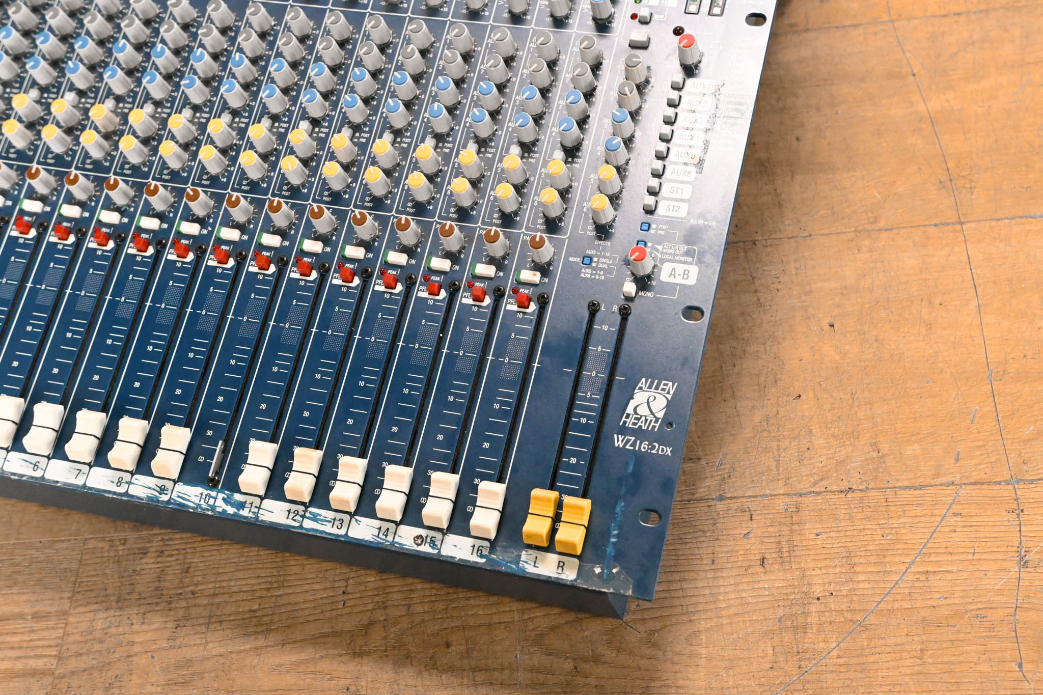 Allen & Heath MixWizard WZ16:2DX 16-Channel Audio Mixer