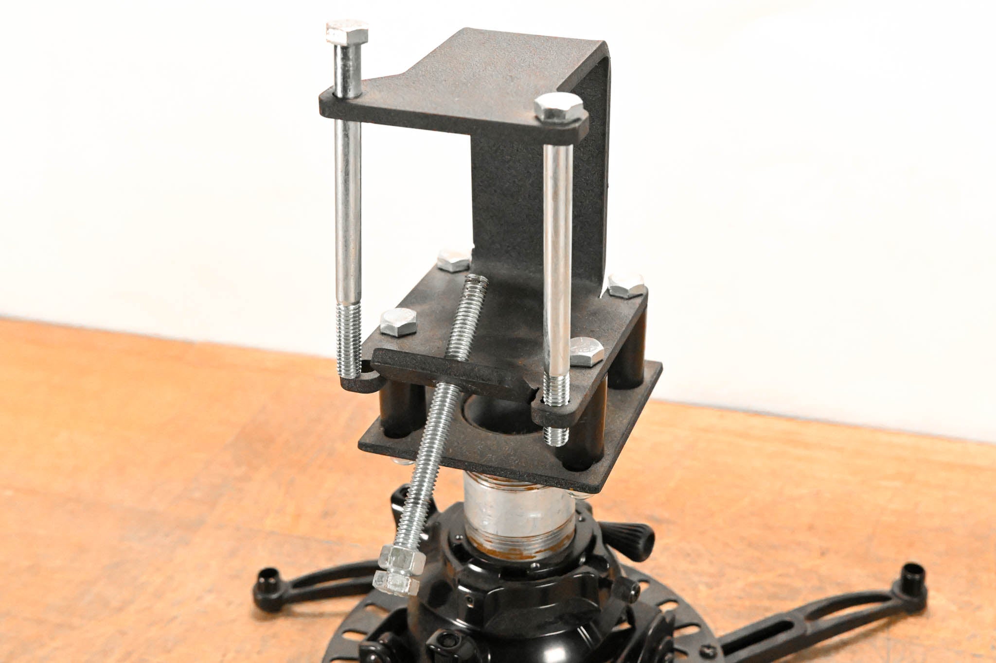 Chief CMA362 C-Clamp Pipe Mount with Premier Mounts PDS-PLUS Mount