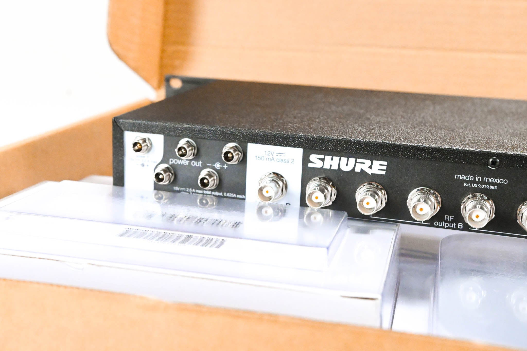 Shure UA844+SWB UHF Wideband Antenna Distribution System
