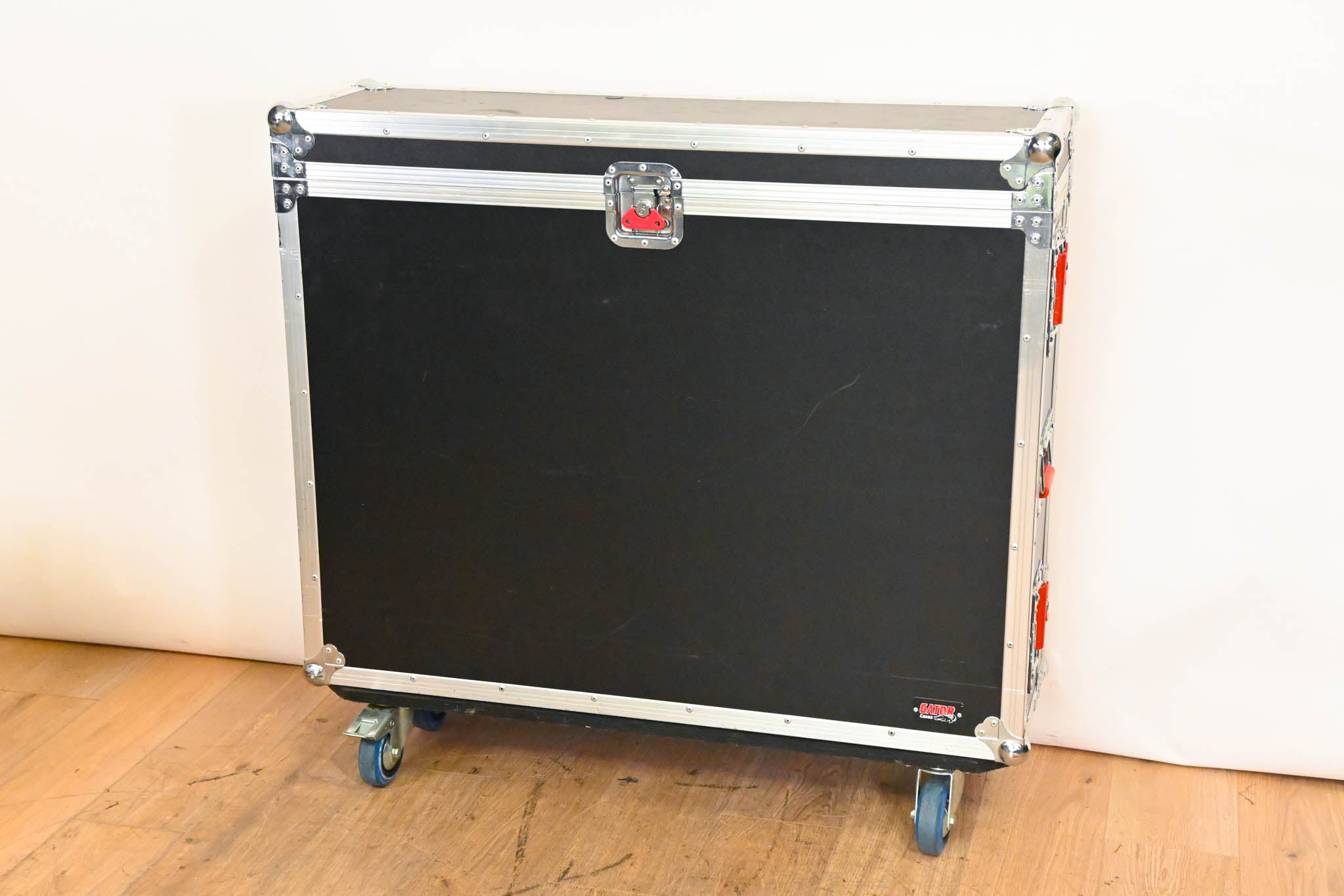 Behringer X32 40-Channel Digital Mixing Console with Road Case