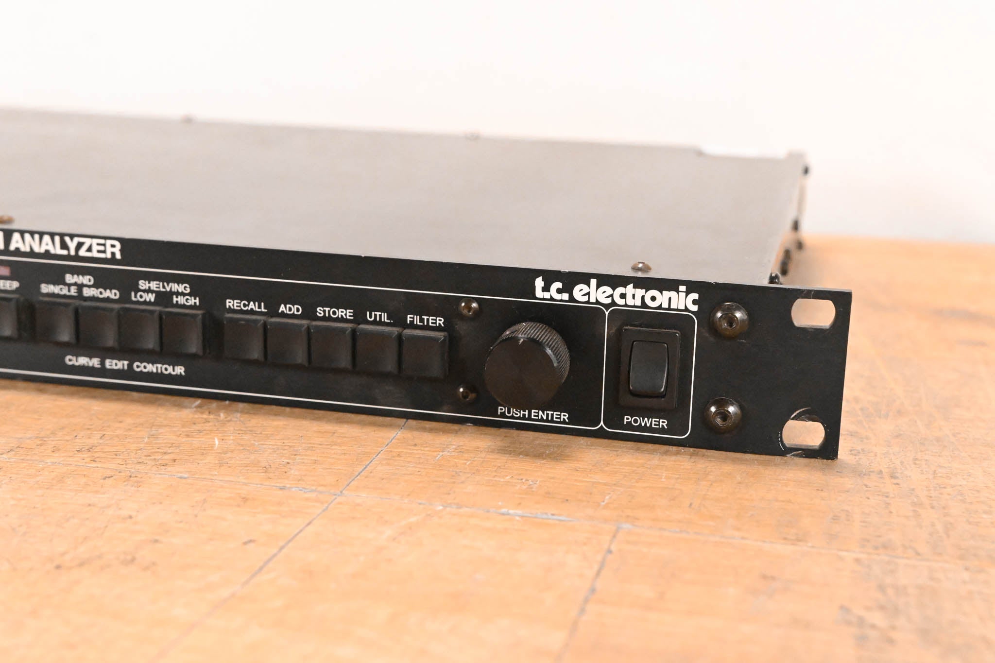 TC Electronic TC 1128 Programmable 28-Band Graphic EQ/Spectrum Analyzer