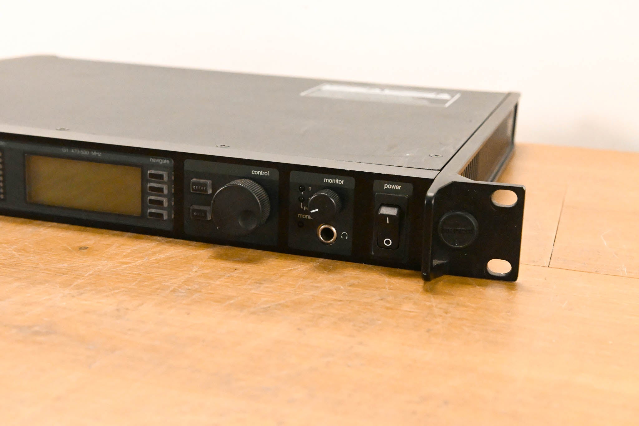 Shure UR4D Dual Wireless Receiver - G1 Band - 470-530 MHz