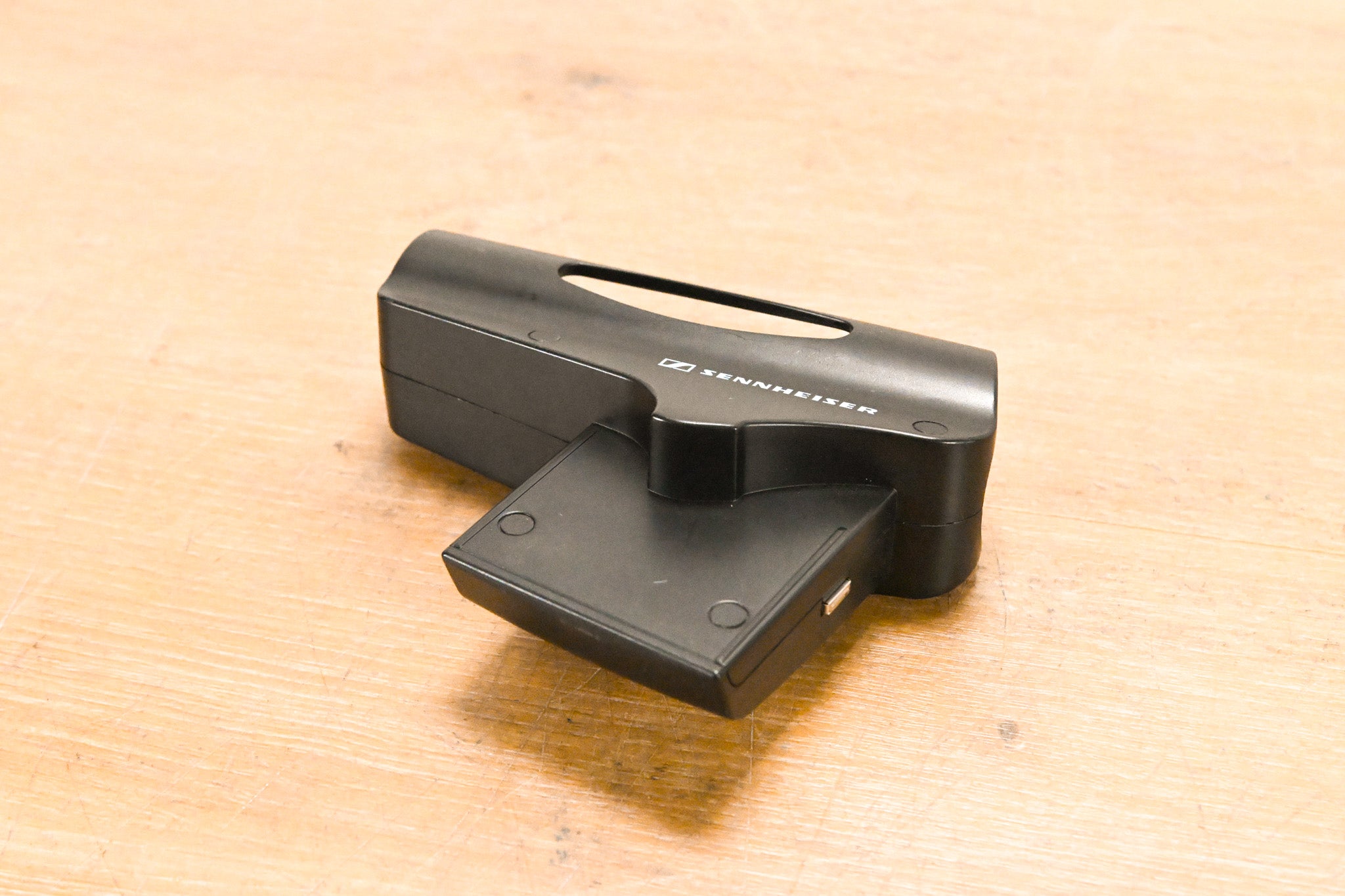 Sennheiser LA 2 Charging Adapter