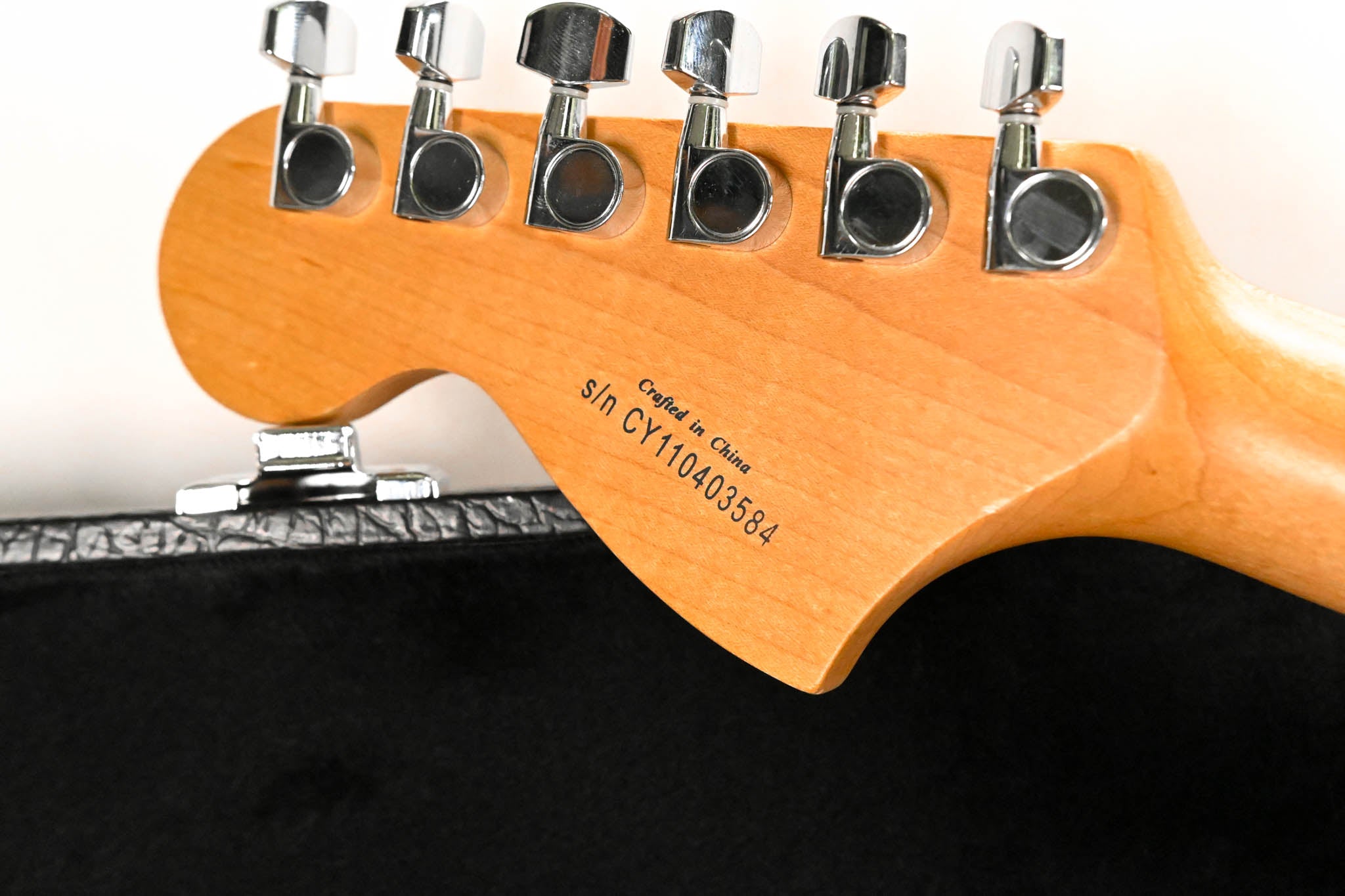 Squier Affinity Series Stratocaster - Blue with Hardshell Case