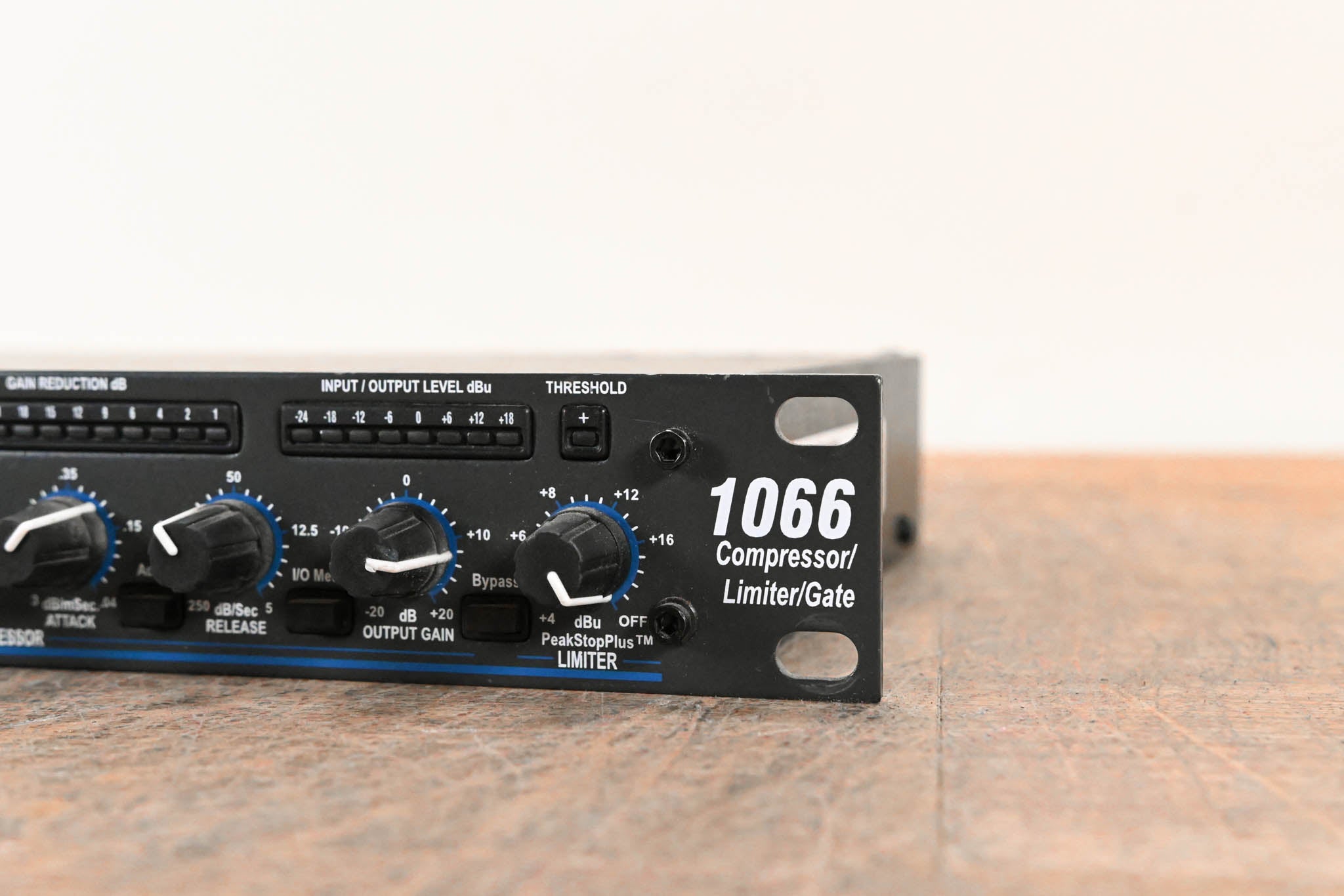 dbx 1066 2-Channel Compressor/Limiter/Gate