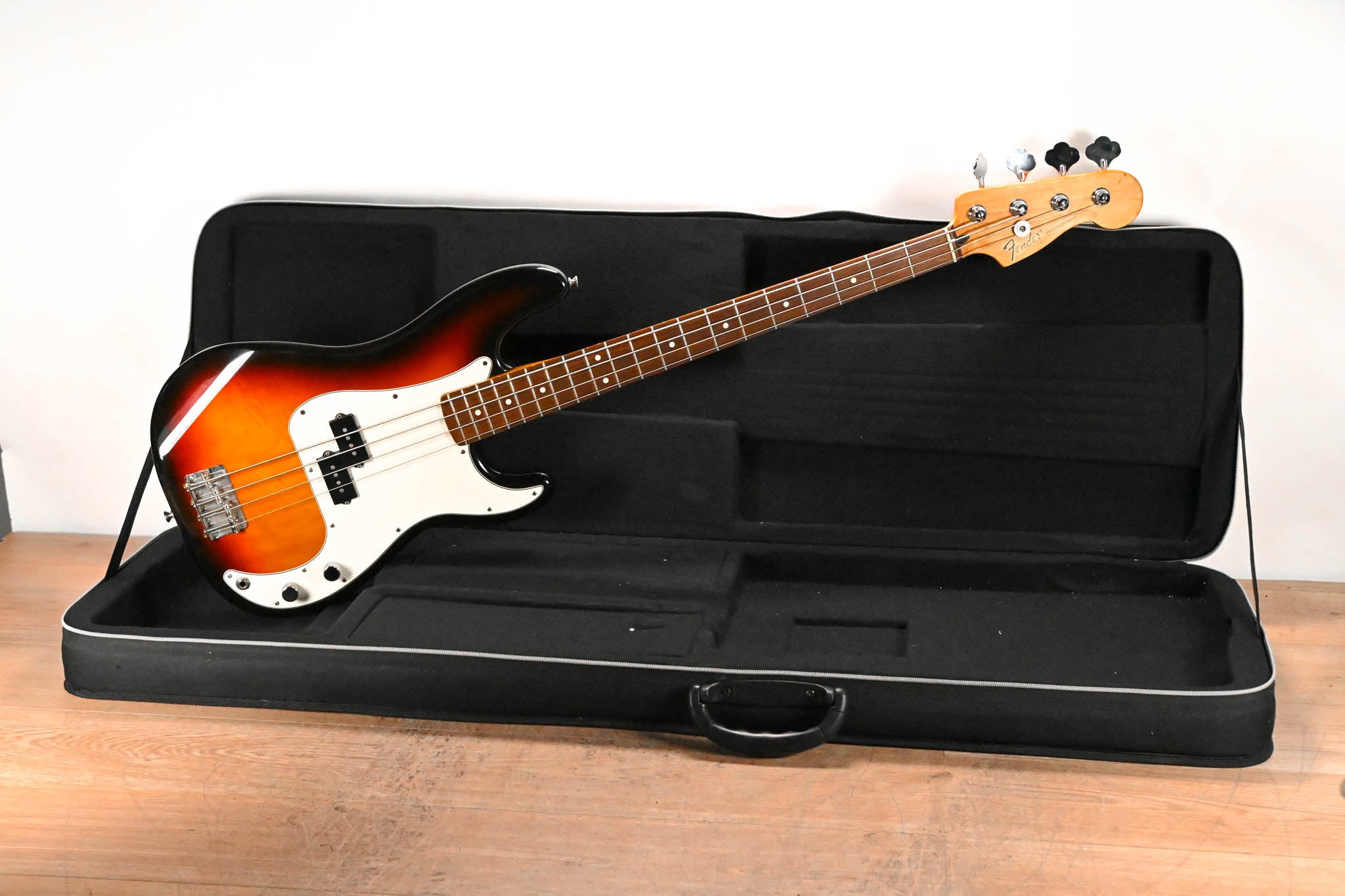 Fender Precision Bass 2009 MIM Sunburst With Case