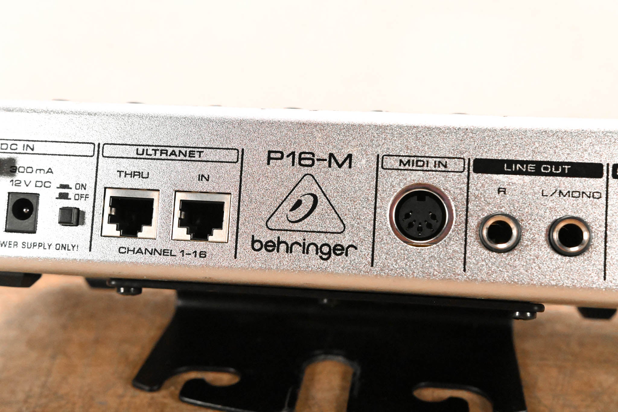 Behringer Powerplay P16-M 16-Channel Digital Personal Mixer