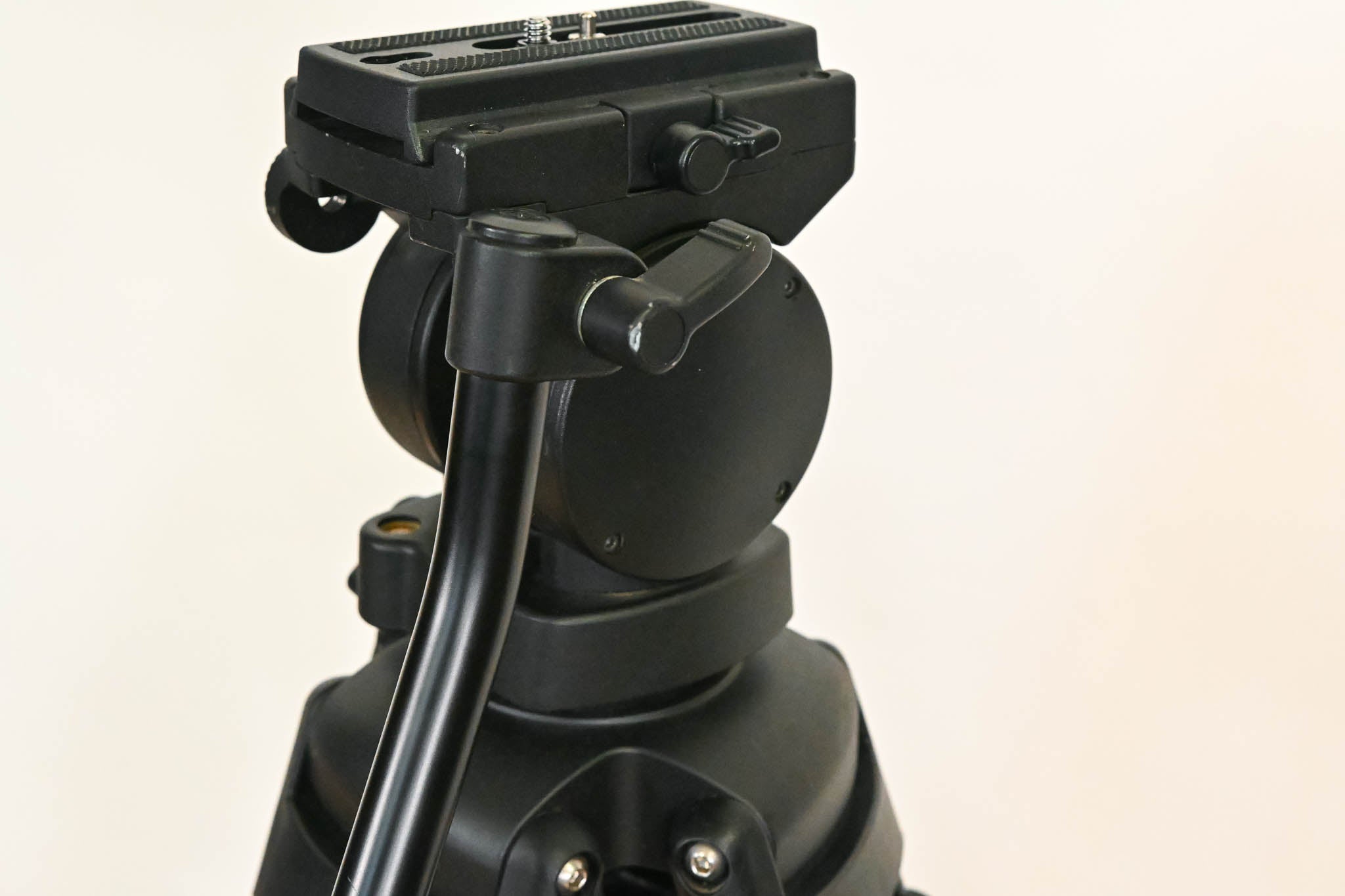 Acebil H30 Fluid Head with Acebil T750 Tripod Legs