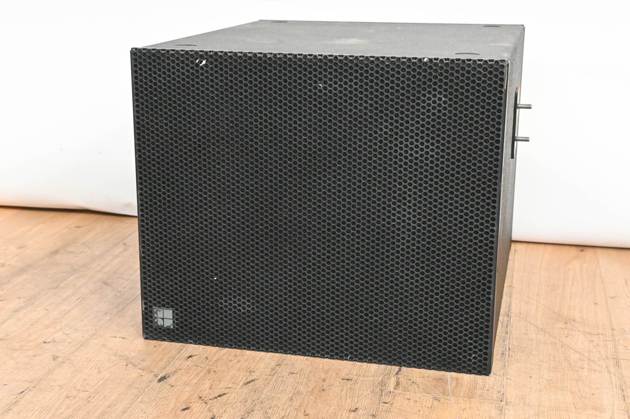 d&b audiotechnik QiCSA-SUB Passive 18" Cardioid Subwoofer Array Module