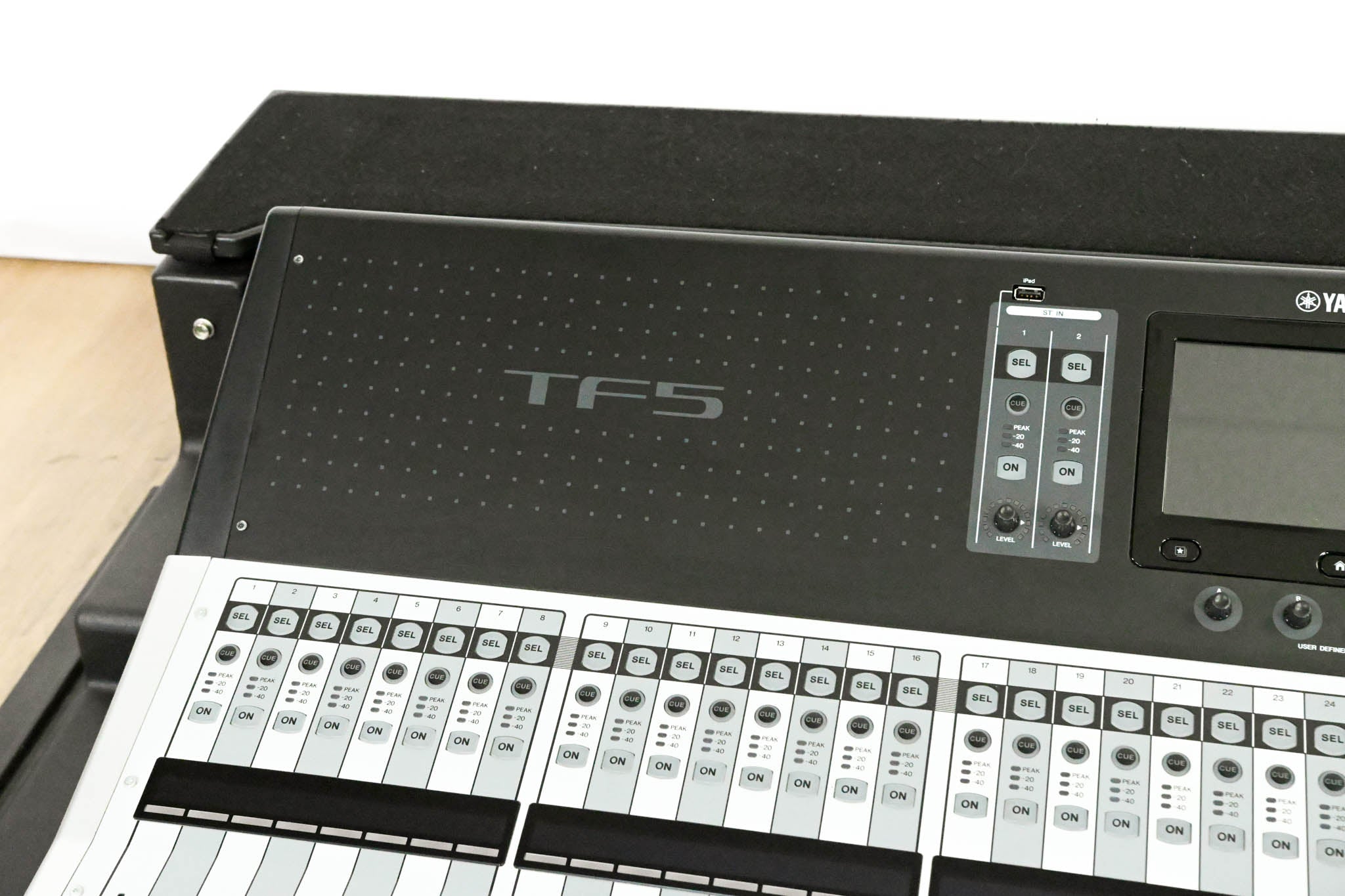 Yamaha TF5 32-Input Digital Mixing Console with Road Case