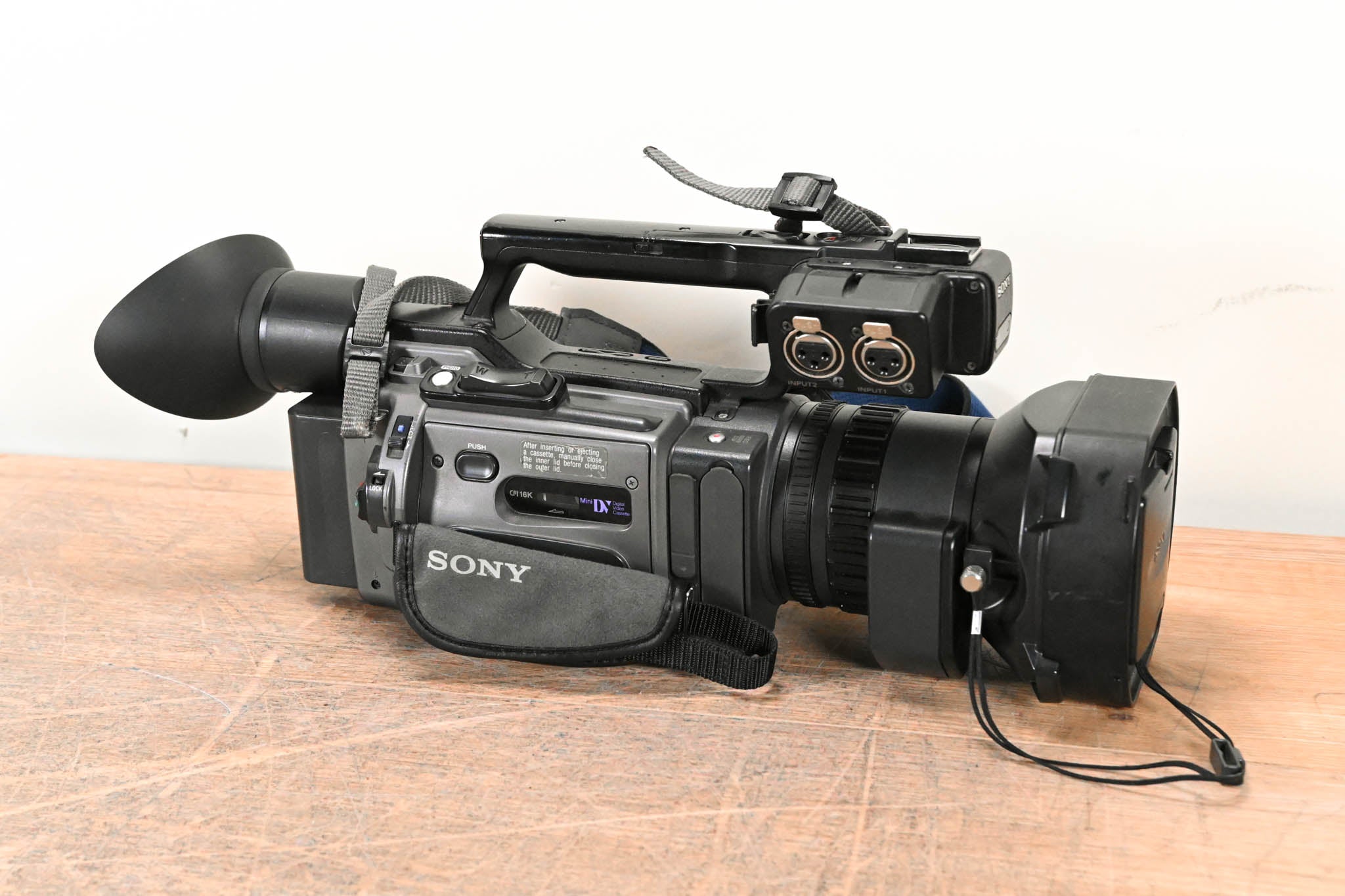 Sony DSR-PD170 3-CCD Mini DVCAM Camcorder