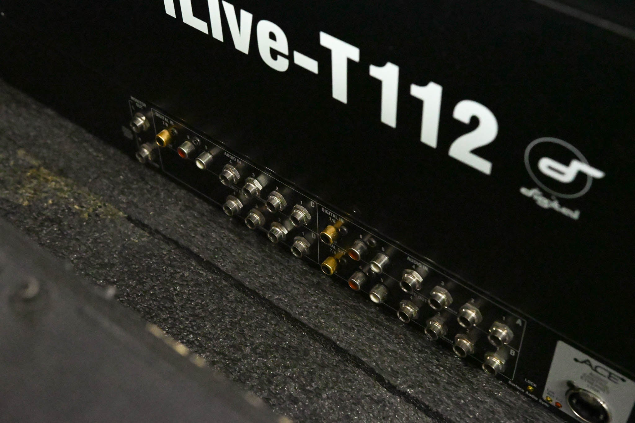 Allen & Heath iLive-T112 Console with Road Case and iDR-48 Stage Box