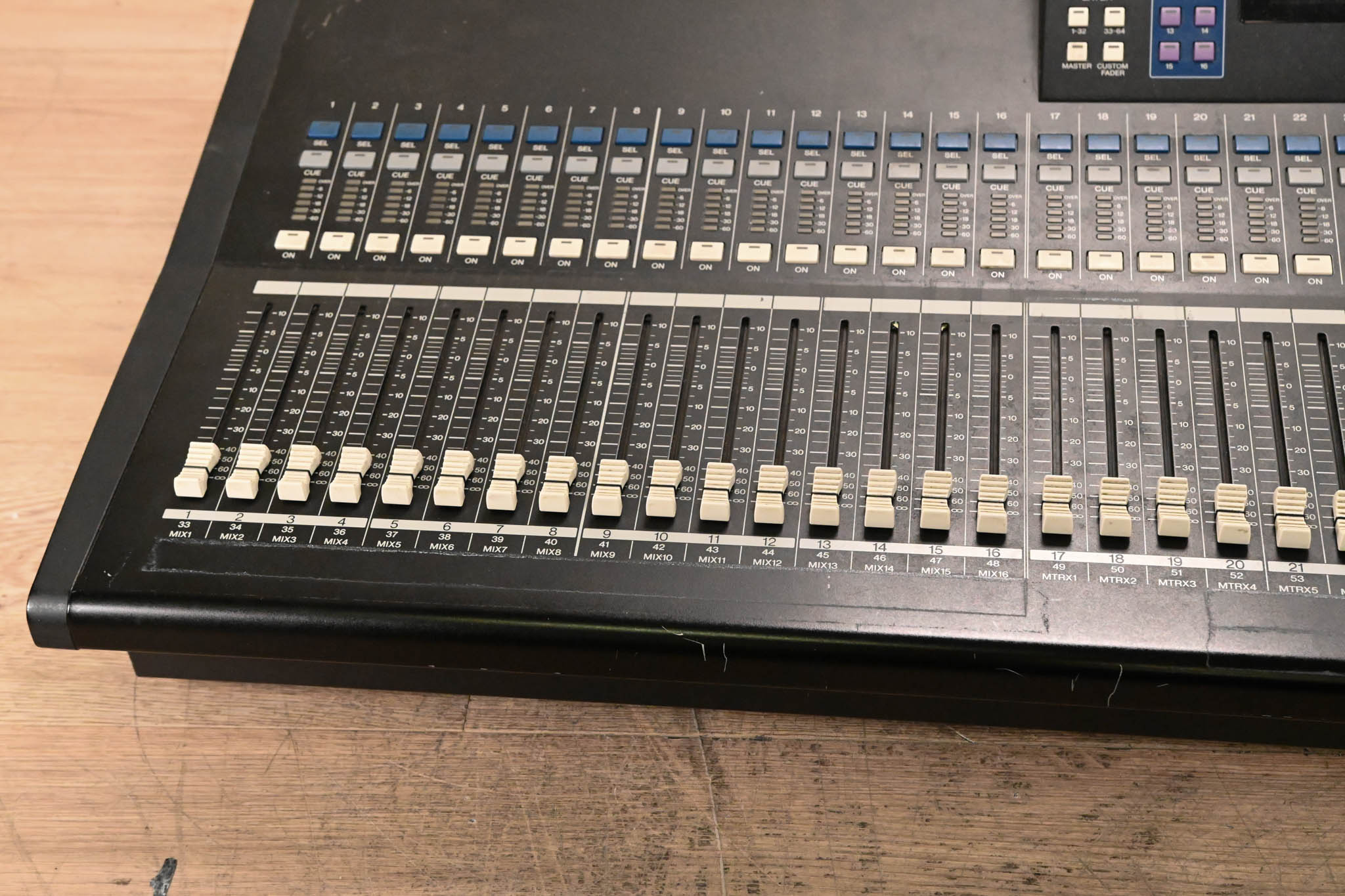 Yamaha LS9-32 32-Input Digital Mixing Console