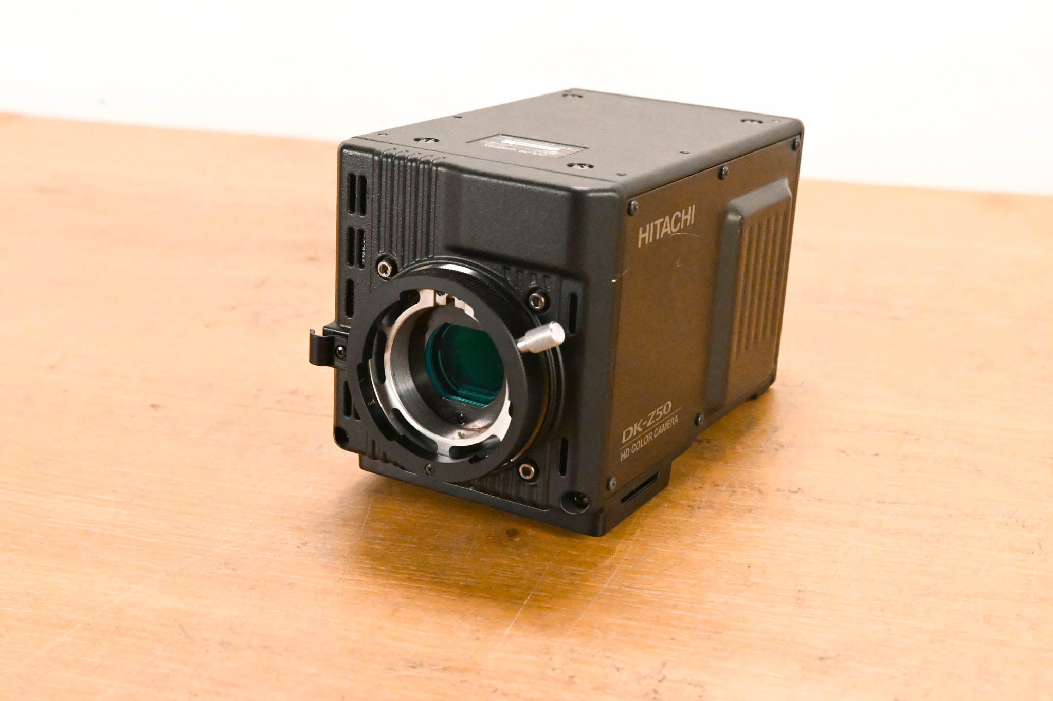 Hitachi DK-Z50 Multi-Format HDTV/SD Box Camera