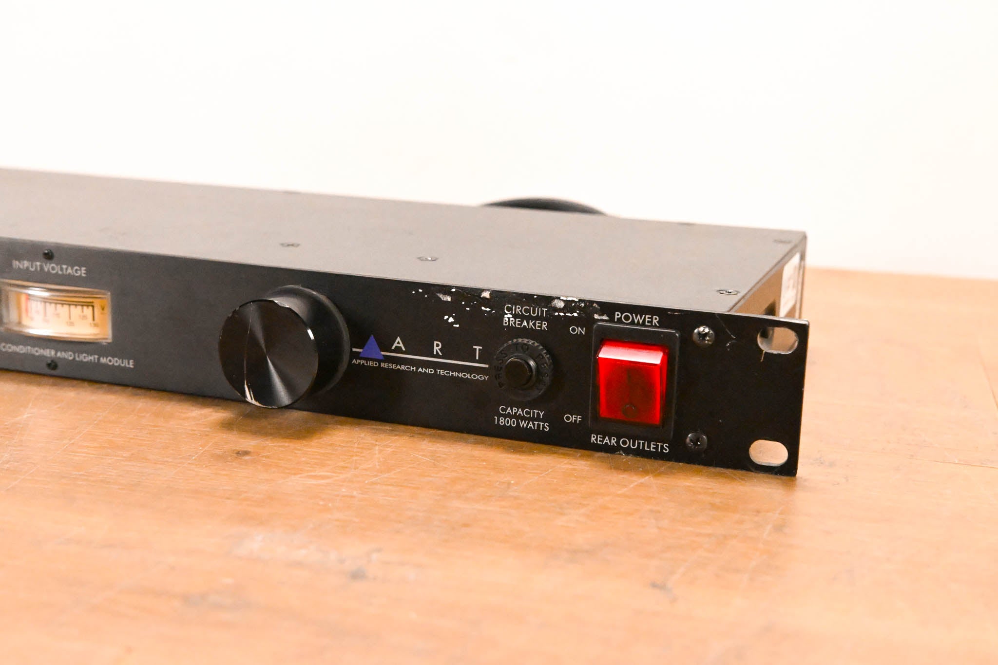 ART SP-4x4 Rackmount 8 Outlet Power Conditioner w/ Voltmeter & Lights