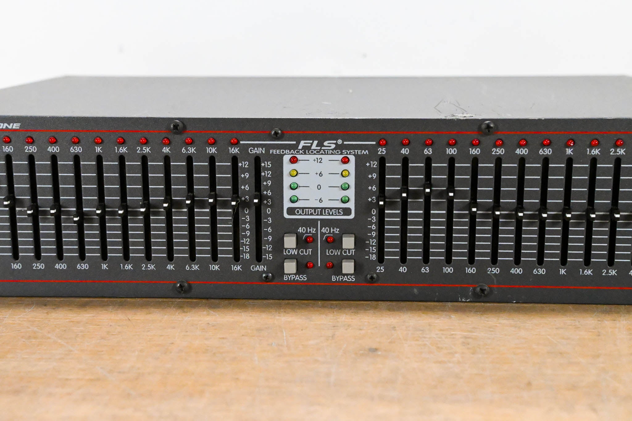 Peavey Q215FX Dual-Channel 15-Band Graphic Equalizer