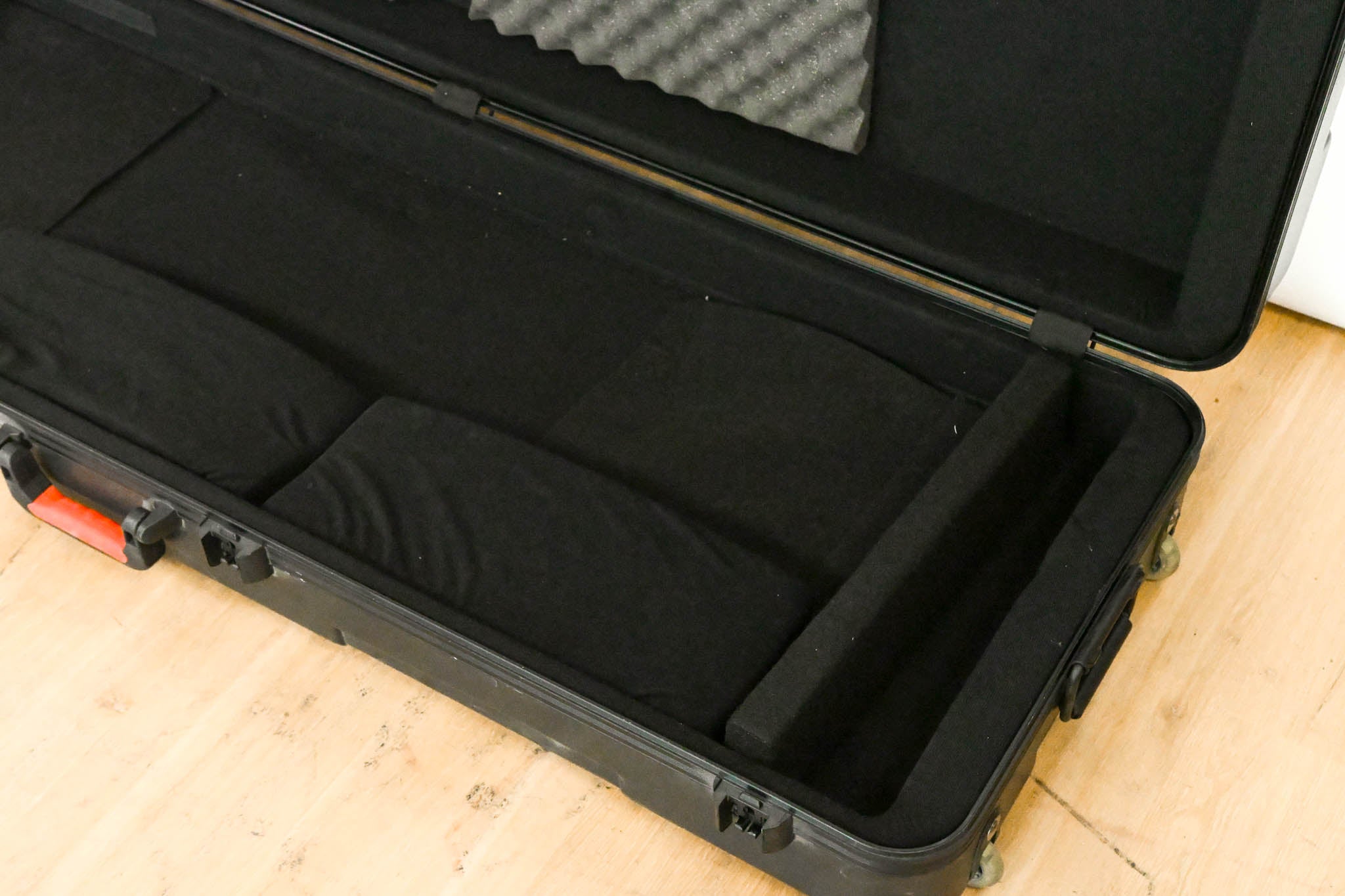 Gator Cases GTSA-KEY88 TSA ATA Molded 88-Note Keyboard Case w/ Wheels