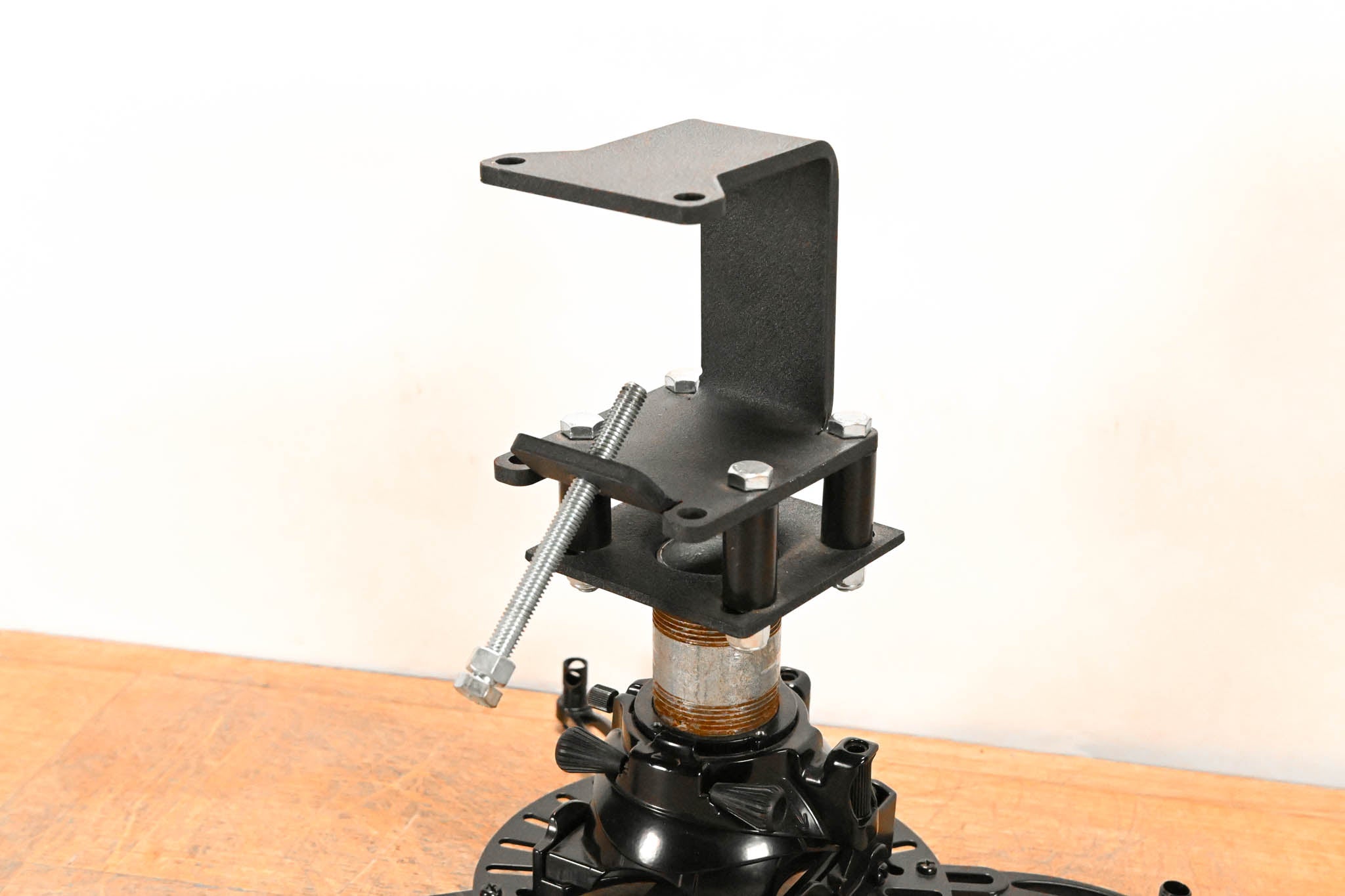Chief CMA362 C-Clamp Pipe Mount with Premier Mounts PDS-PLUS Mount