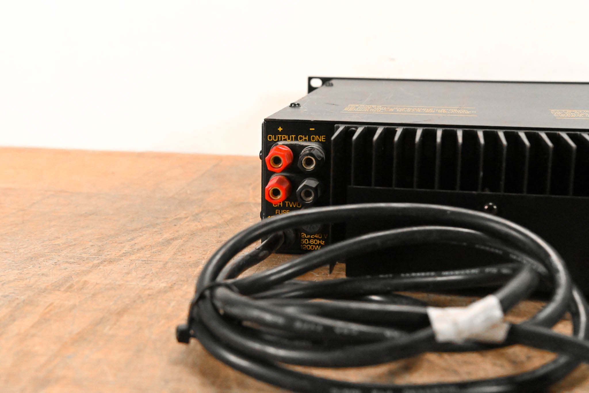 AB International 1650 2-Channel Power Amplifier