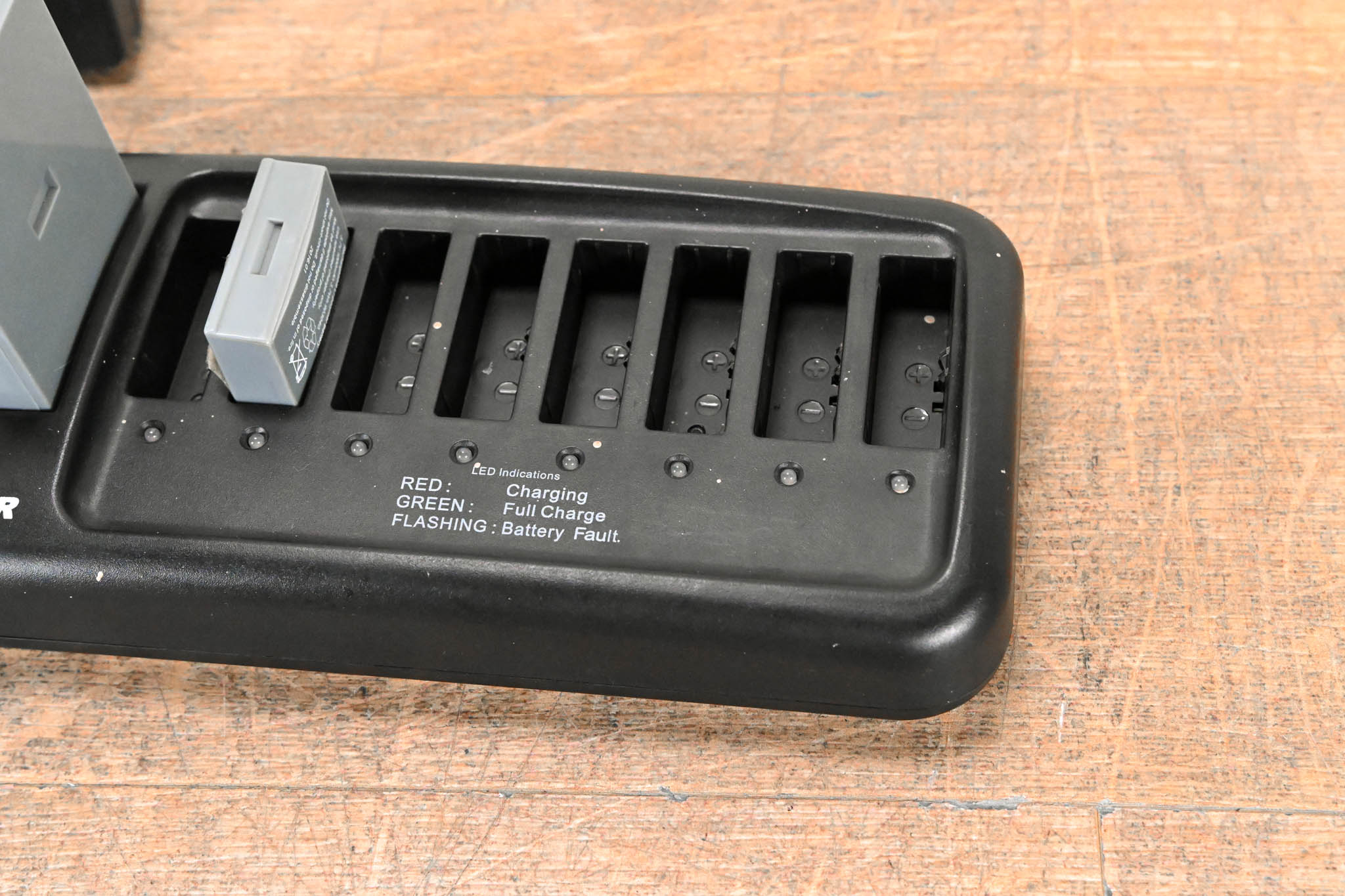 Eartec CH-CS28P COMSTAR Multi-Port Desktop Charger