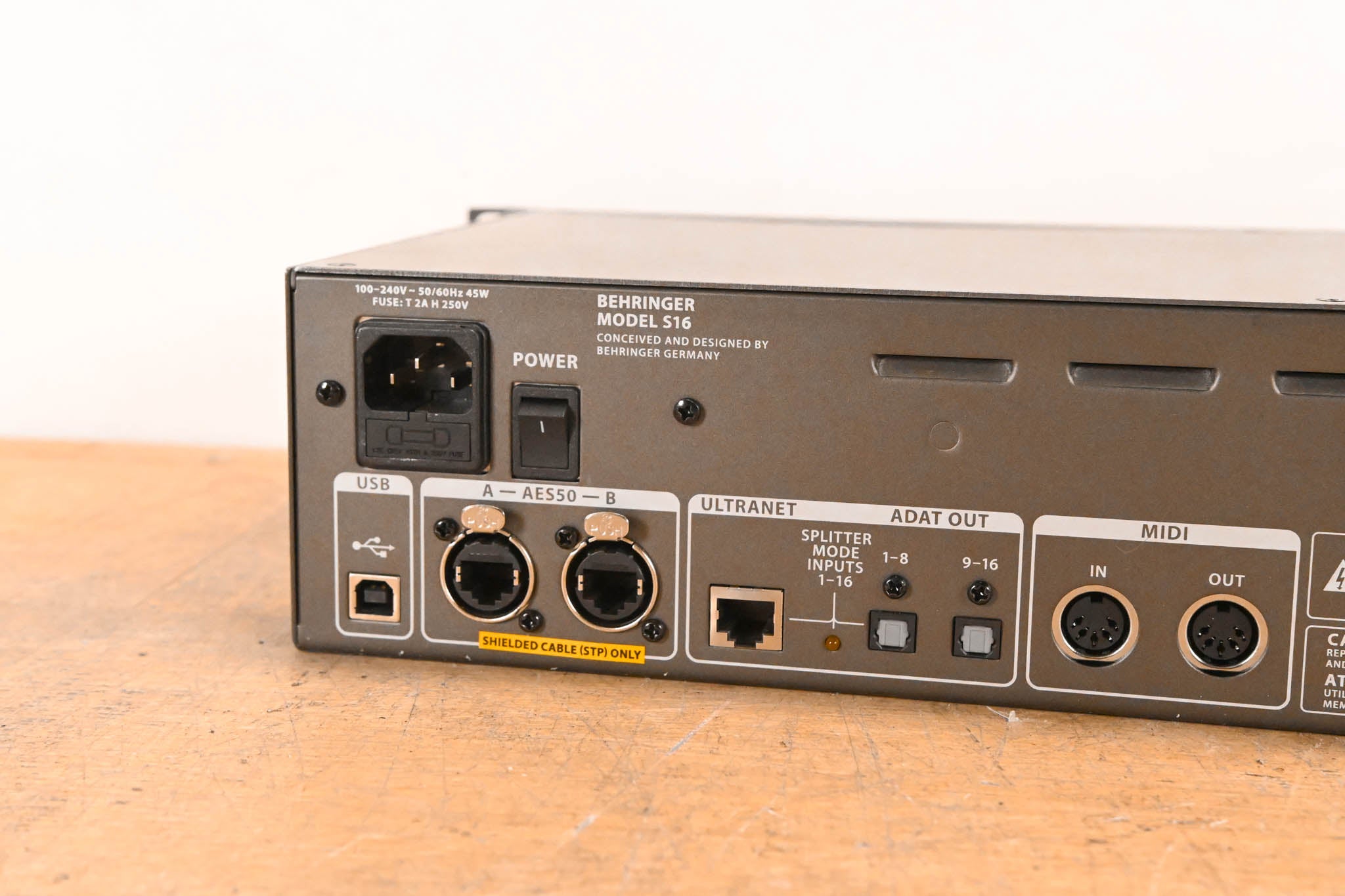 Behringer S16 16 x 8 Digital Stage Box